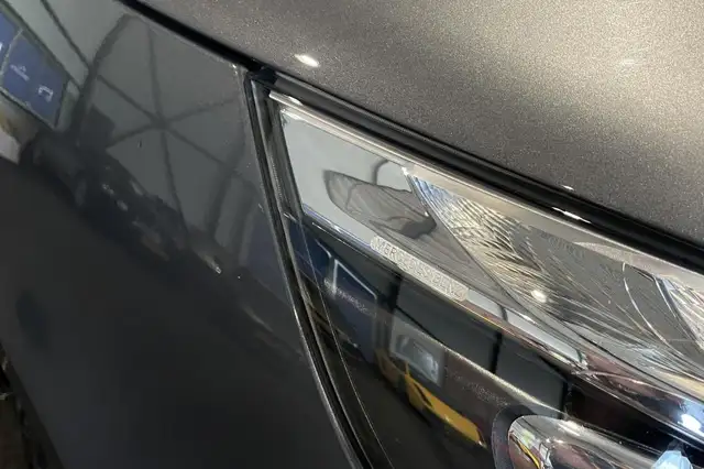 Mercedes-Benz V-Class view 9
