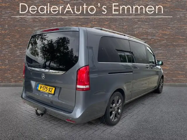 Mercedes-Benz V-Class view 4