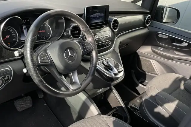 Mercedes-Benz V-Class view 5