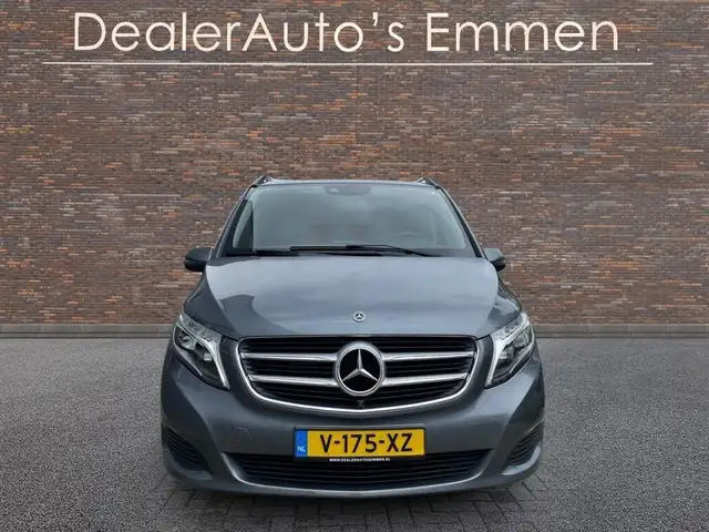 Mercedes-Benz V-Class view 8