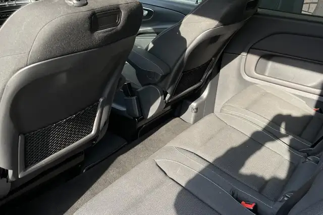 Mercedes-Benz V-Class view 14