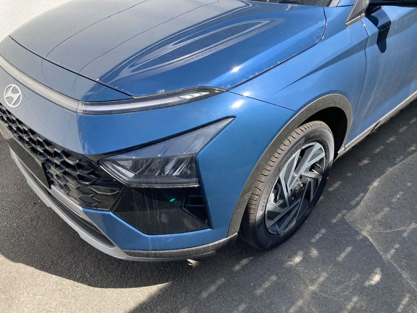 Hyundai BAYON 1.0 T-GDI Trend 2WD+KOMFORT+SHZ+NAVI+KLIMA Bleu - 2