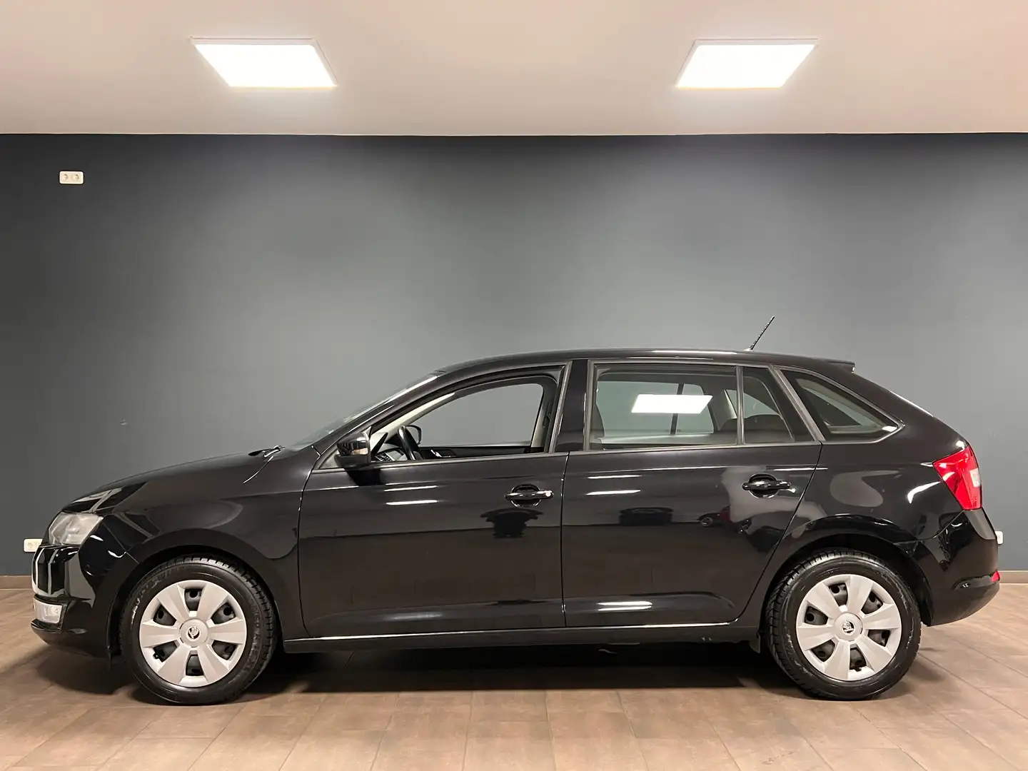 Skoda Rapid/Spaceback 1.4 TDI Ambition / TEMPOMAT / NAVI / Schwarz - 2