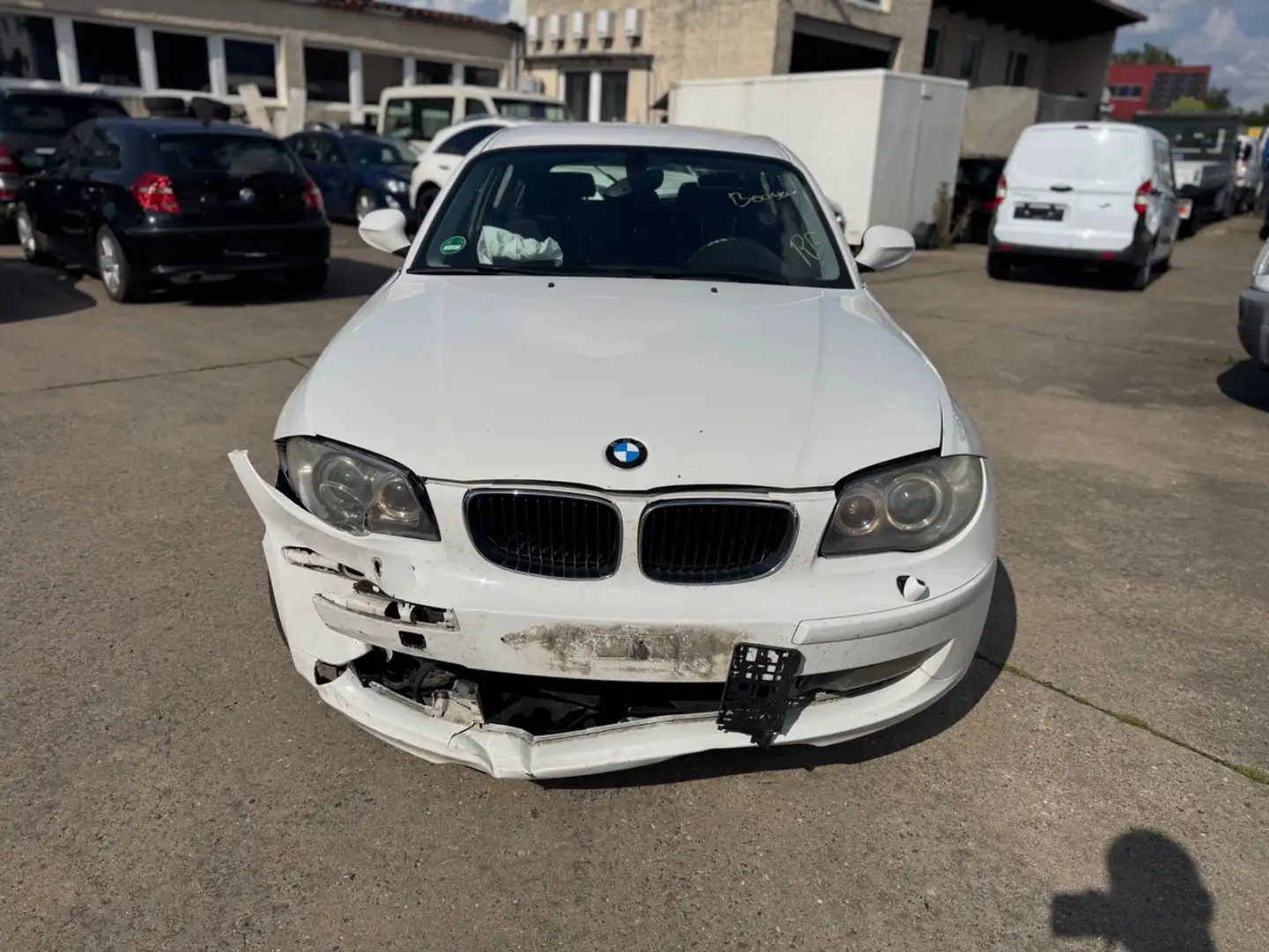 BMW 116 1 Lim. 116d Unfall Fahrbereit Weiß - 2