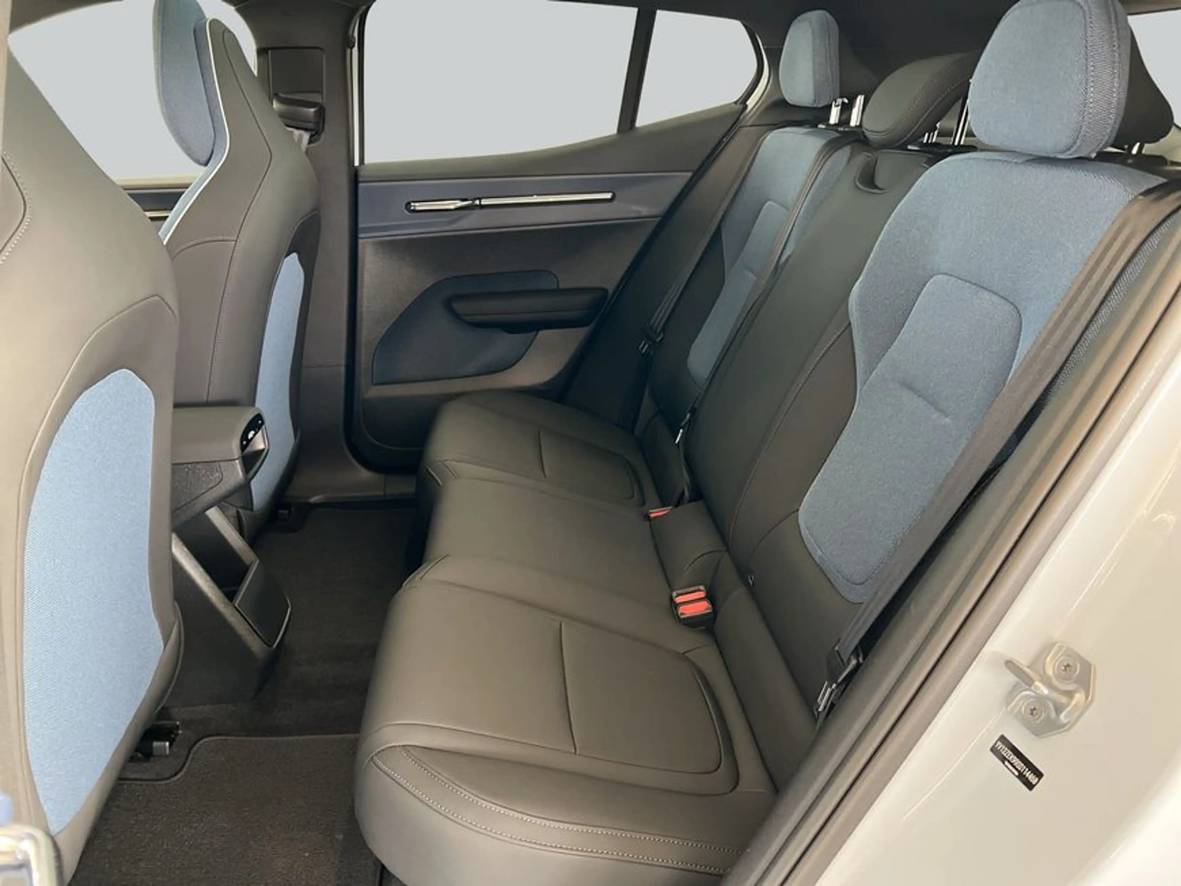 Volvo EX30 Twin-Motor Performance AWD Ultra Park-Assist- — photo 12