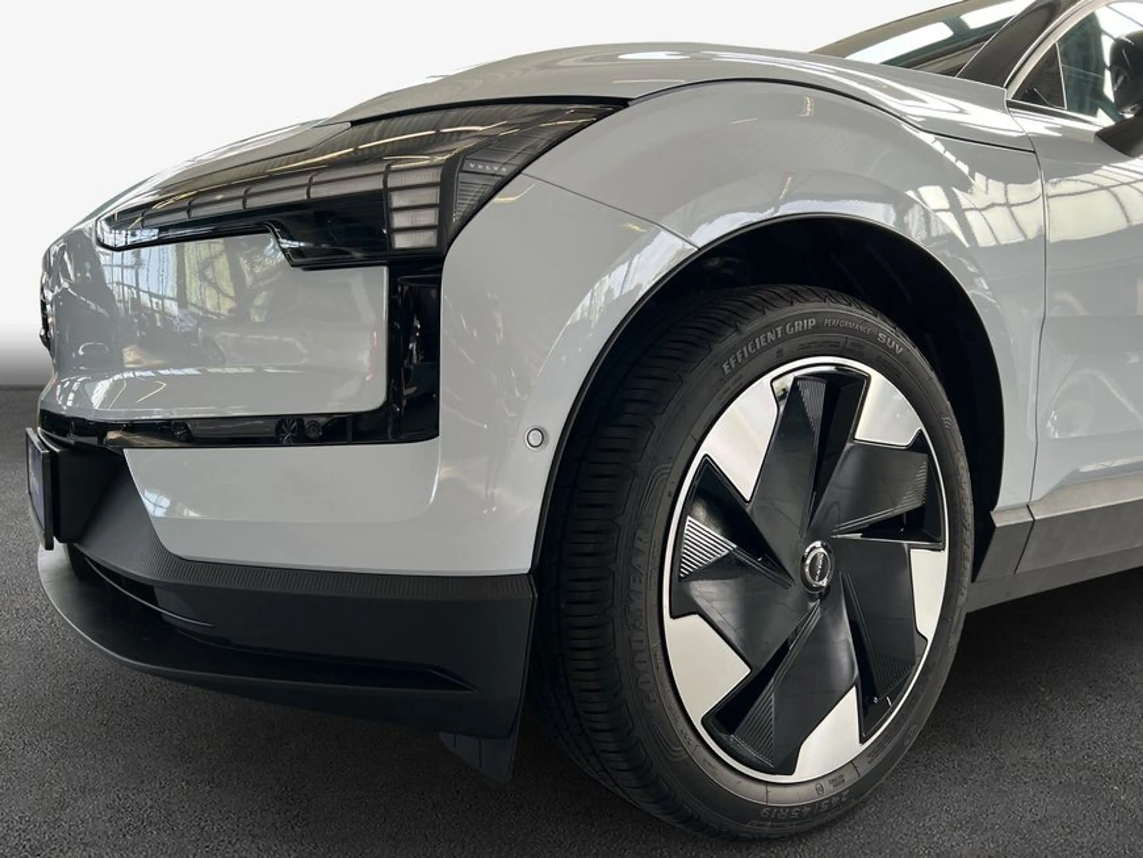 Volvo EX30 Twin-Motor Performance AWD Ultra Park-Assist- — photo 7