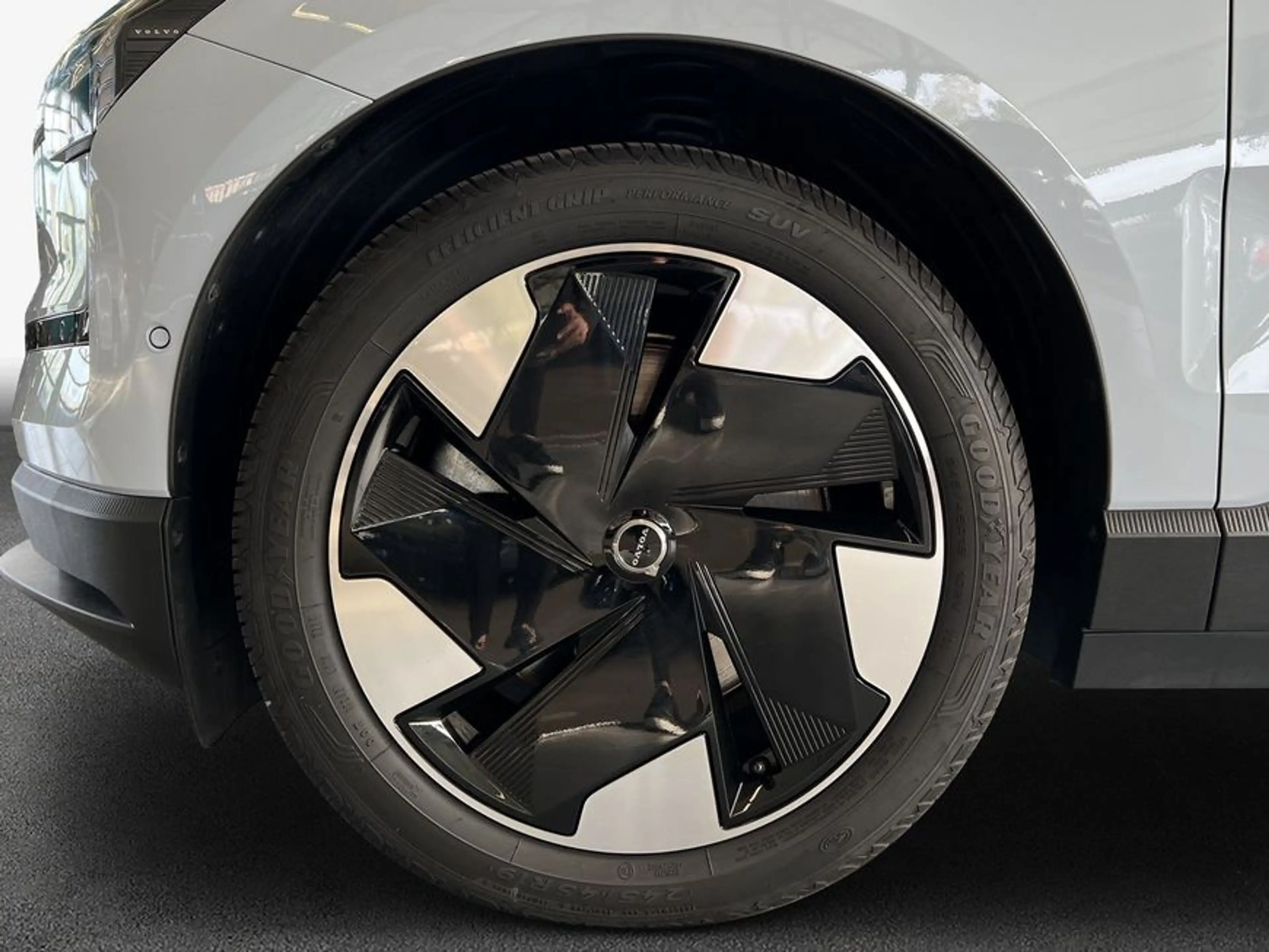 Volvo EX30 Twin-Motor Performance AWD Ultra Park-Assist- — photo 8