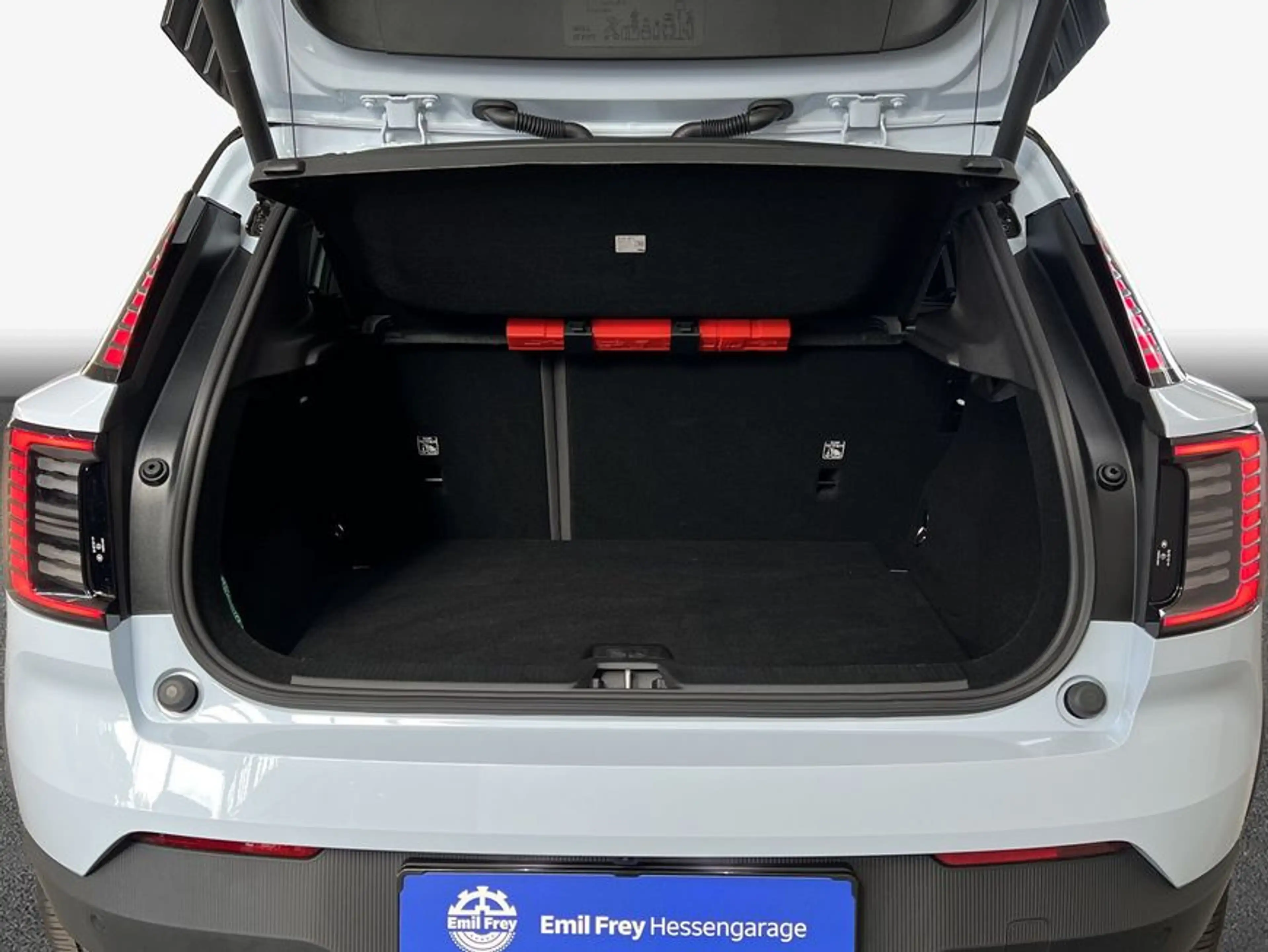 Volvo EX30 Twin-Motor Performance AWD Ultra Park-Assist- — photo 9
