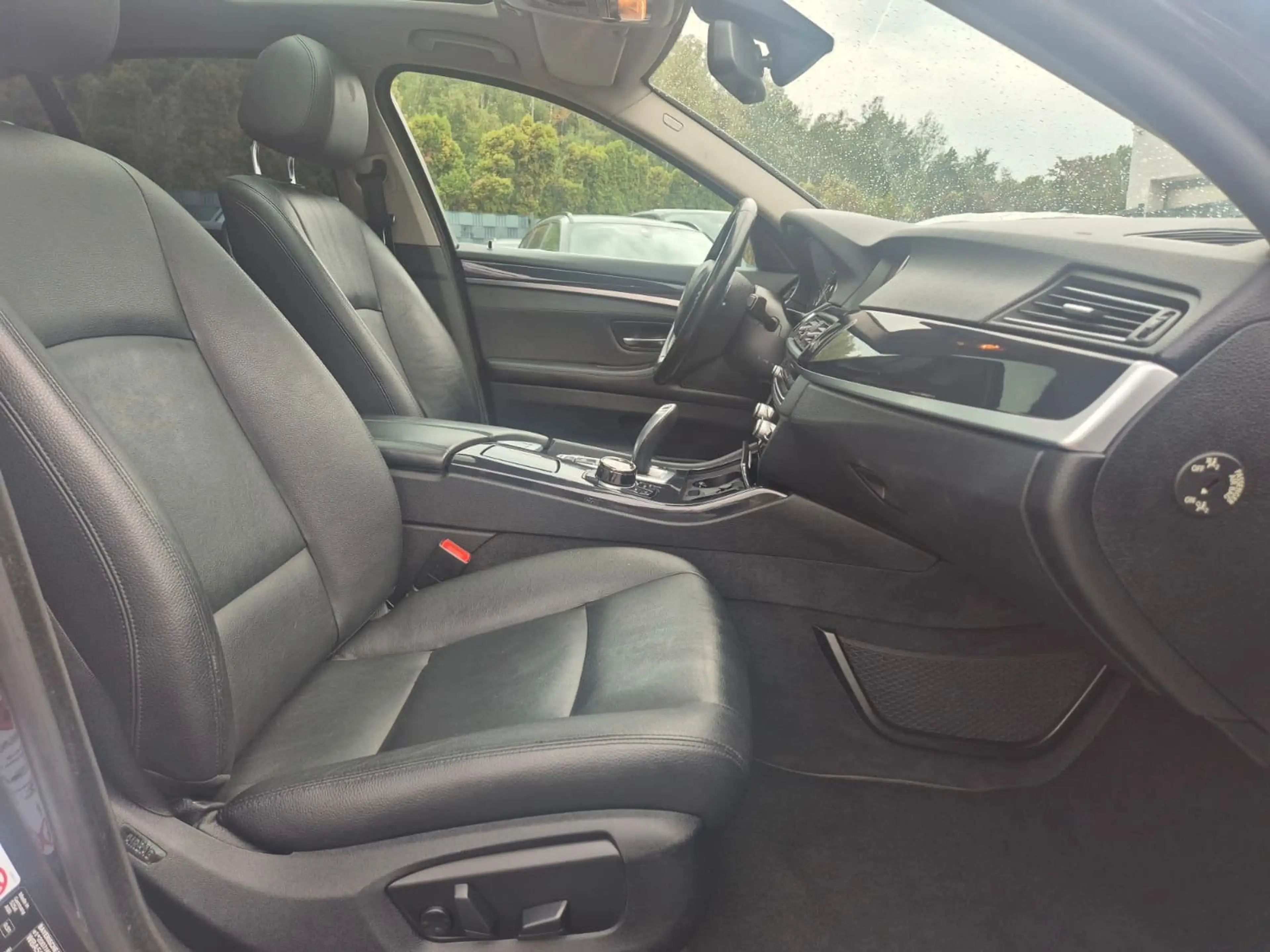 BMW 525 d LIMOUSINE-LUXURY-HEADUP-KLIMA-NAVI-PDC — photo 9