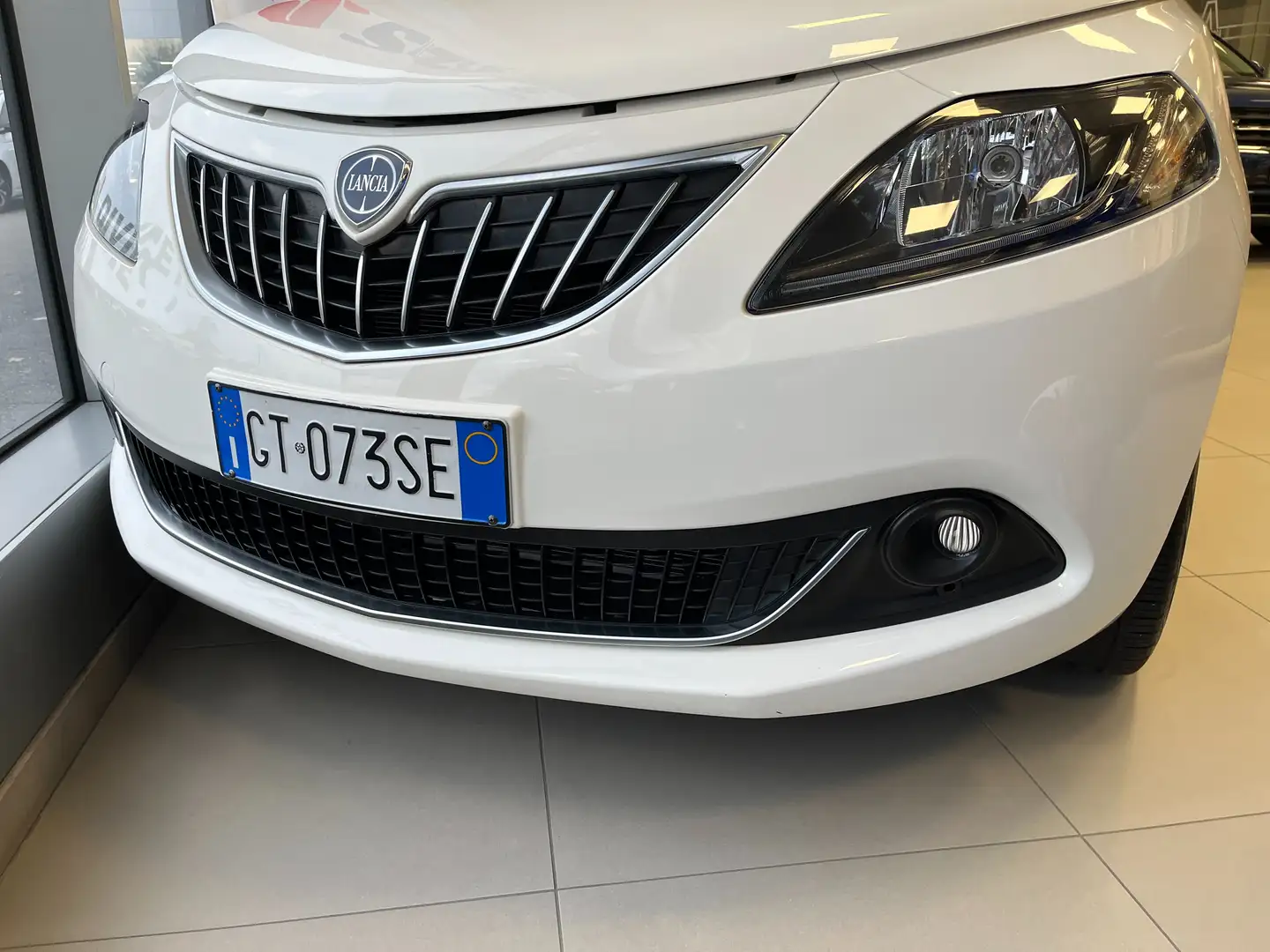 Lancia Ypsilon Ypsilon III 2024 1.0 firefly hybrid Platino s Weiß - 2