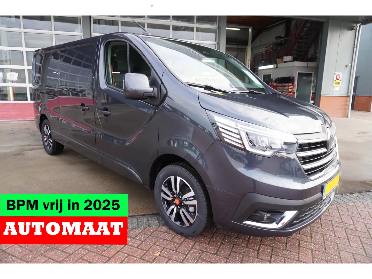 Renault Trafic 2.0 Blue dCi 170pk T30 L2H1 Red Edition Exclusive Grijs - 1