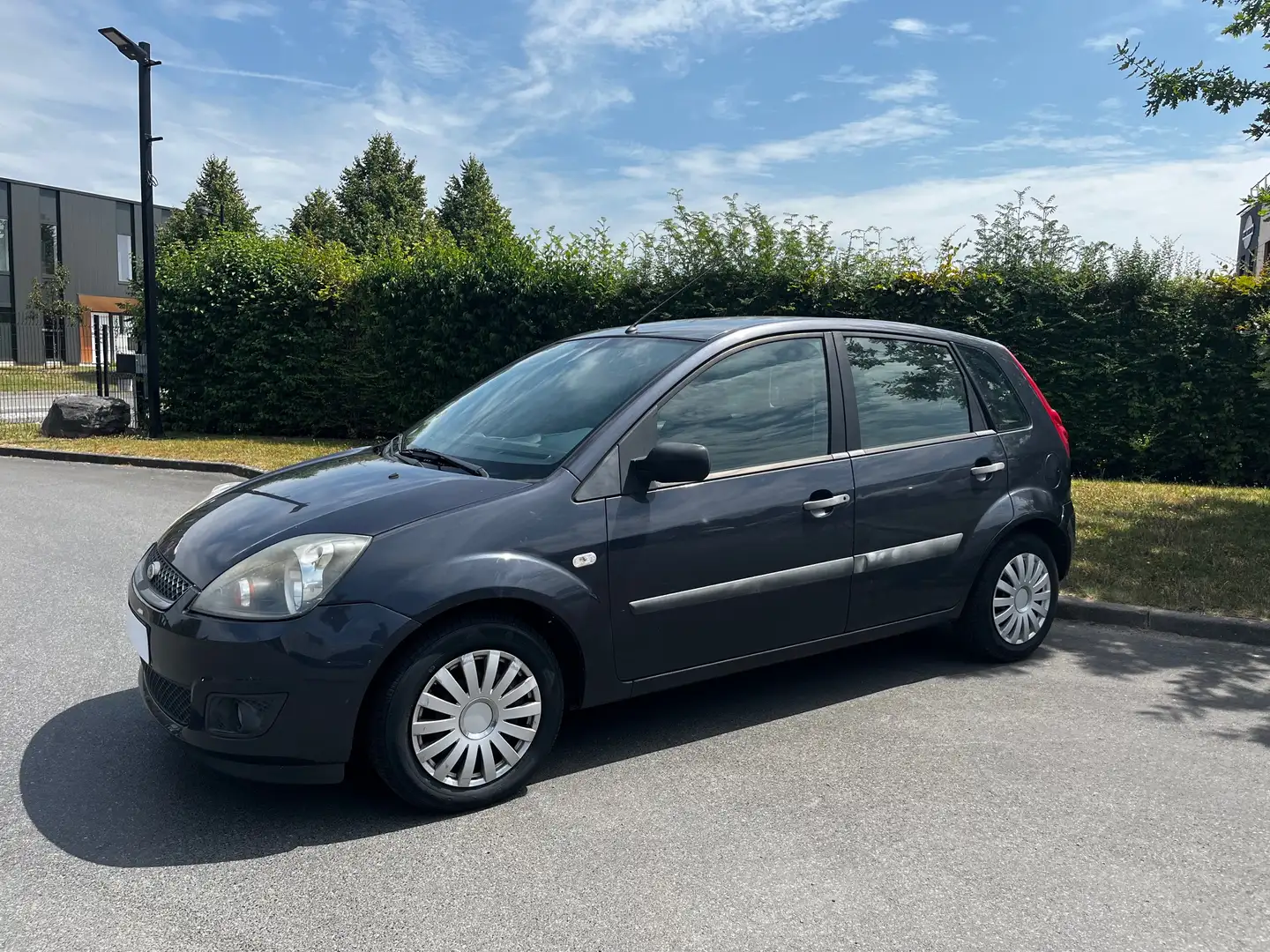 Ford Fiesta Fiesta 1.3i Senso Gris - 2