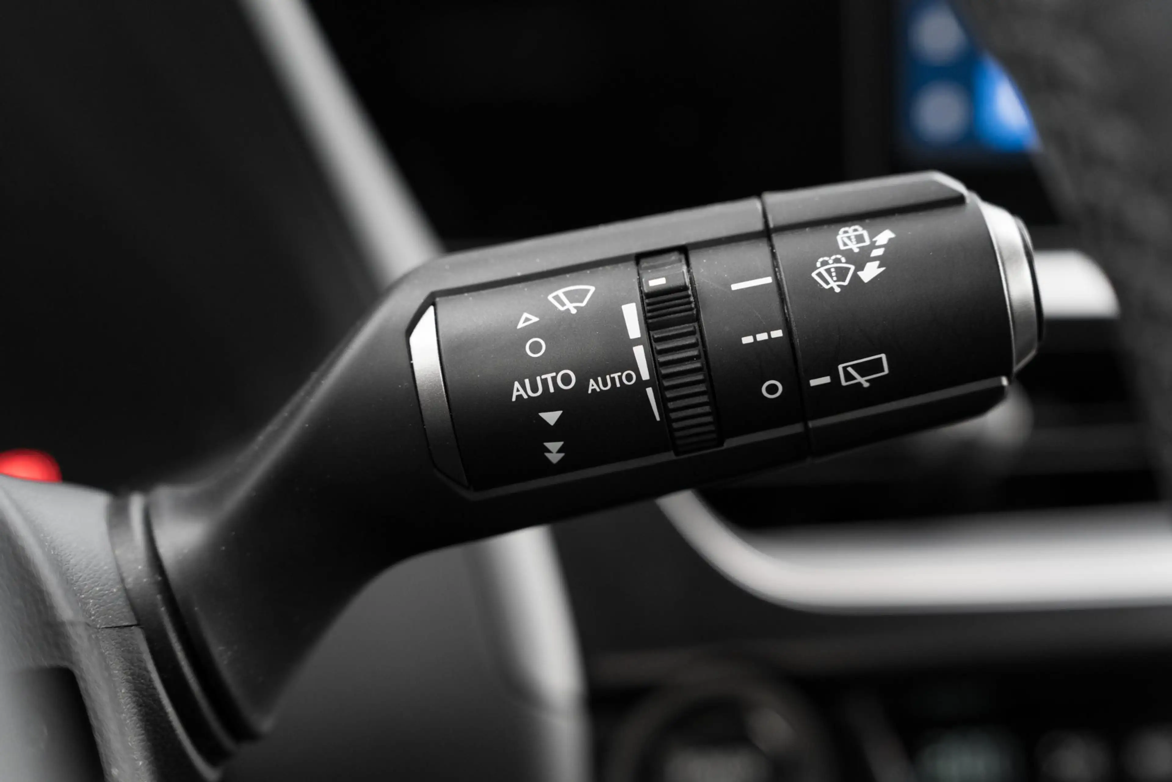 Lexus UX 250h — photo 28
