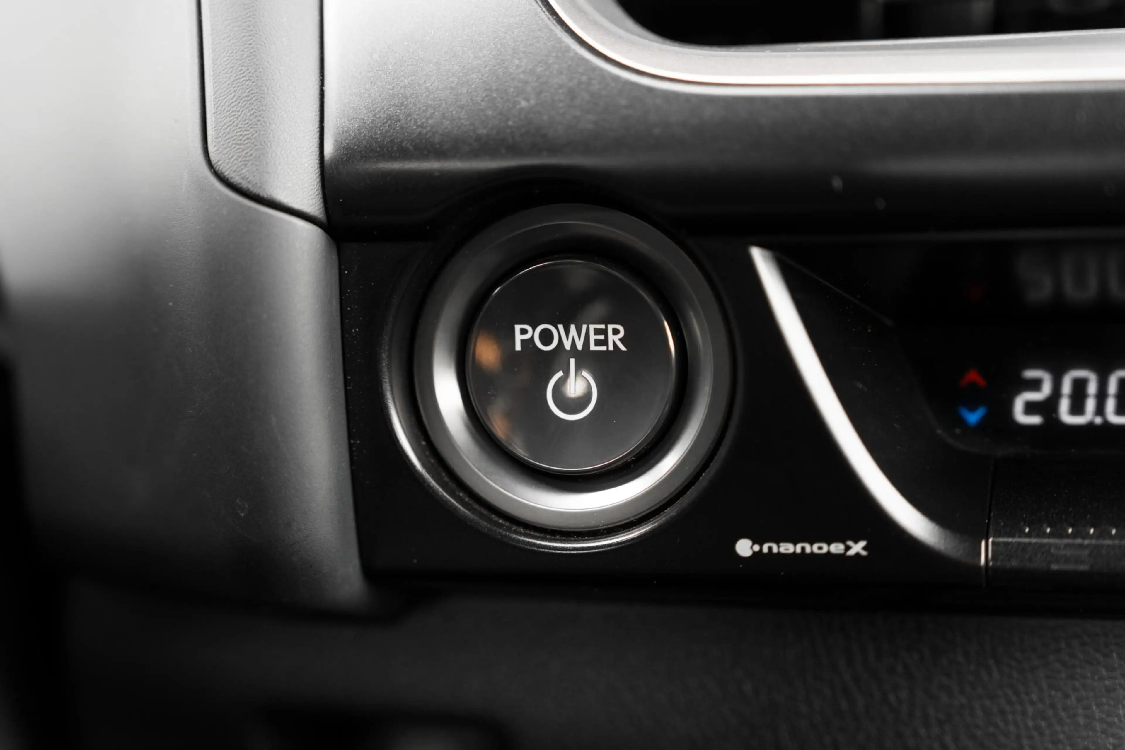 Lexus UX 250h — photo 23