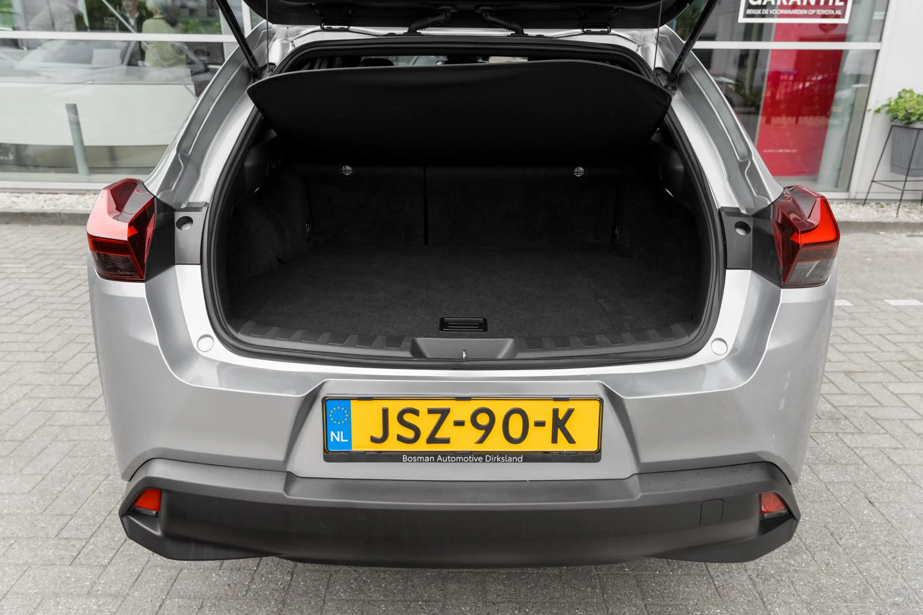 Lexus UX 250h — photo 15