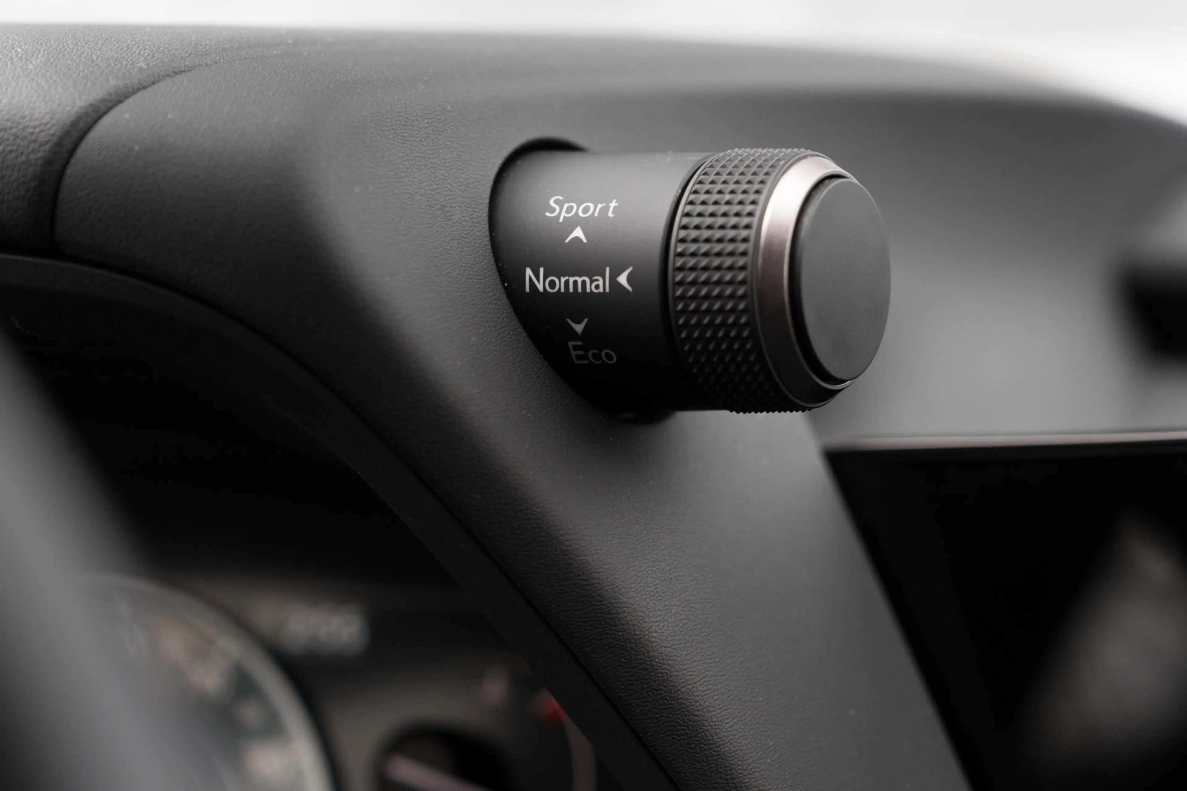 Lexus UX 250h — photo 30