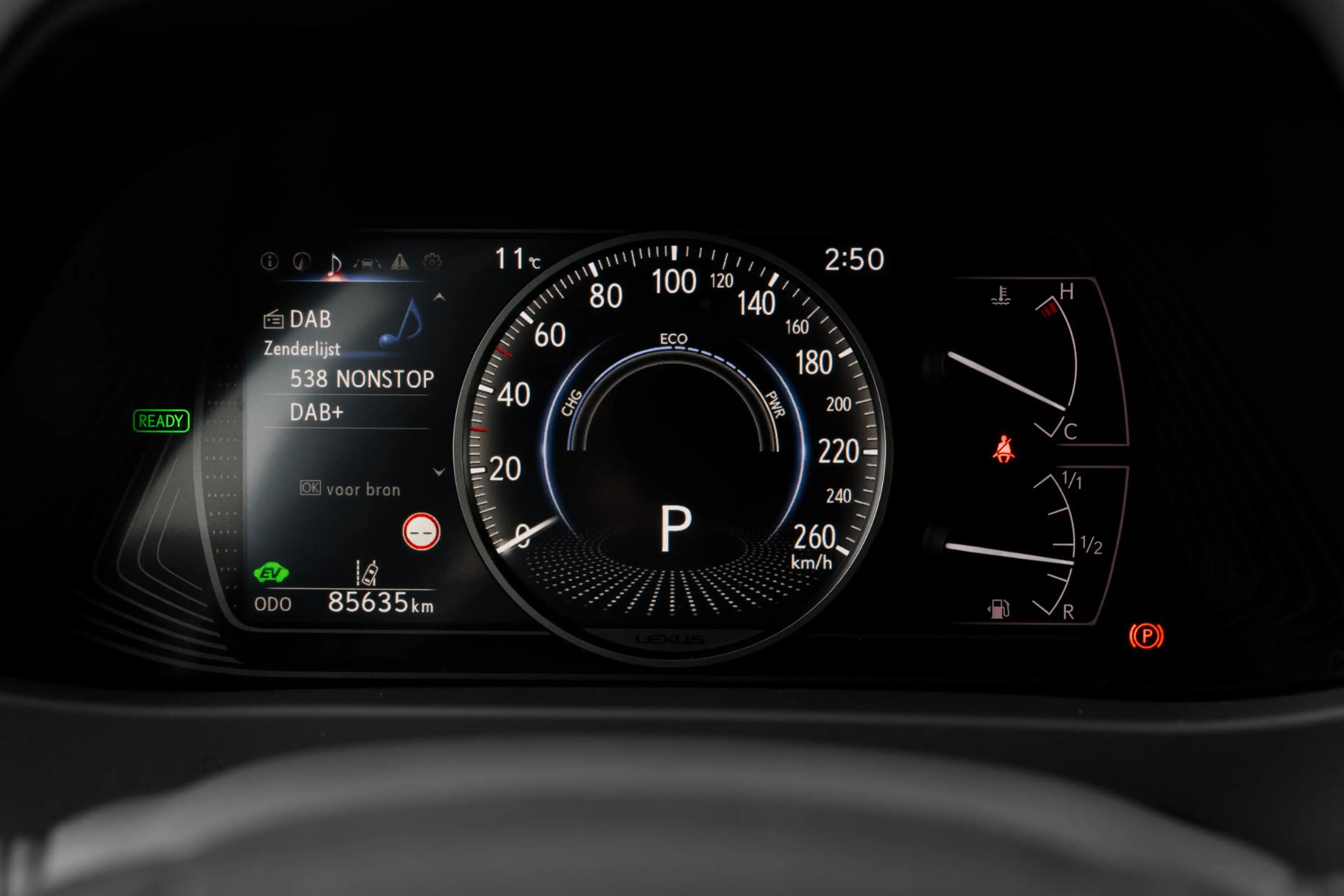 Lexus UX 250h — photo 6