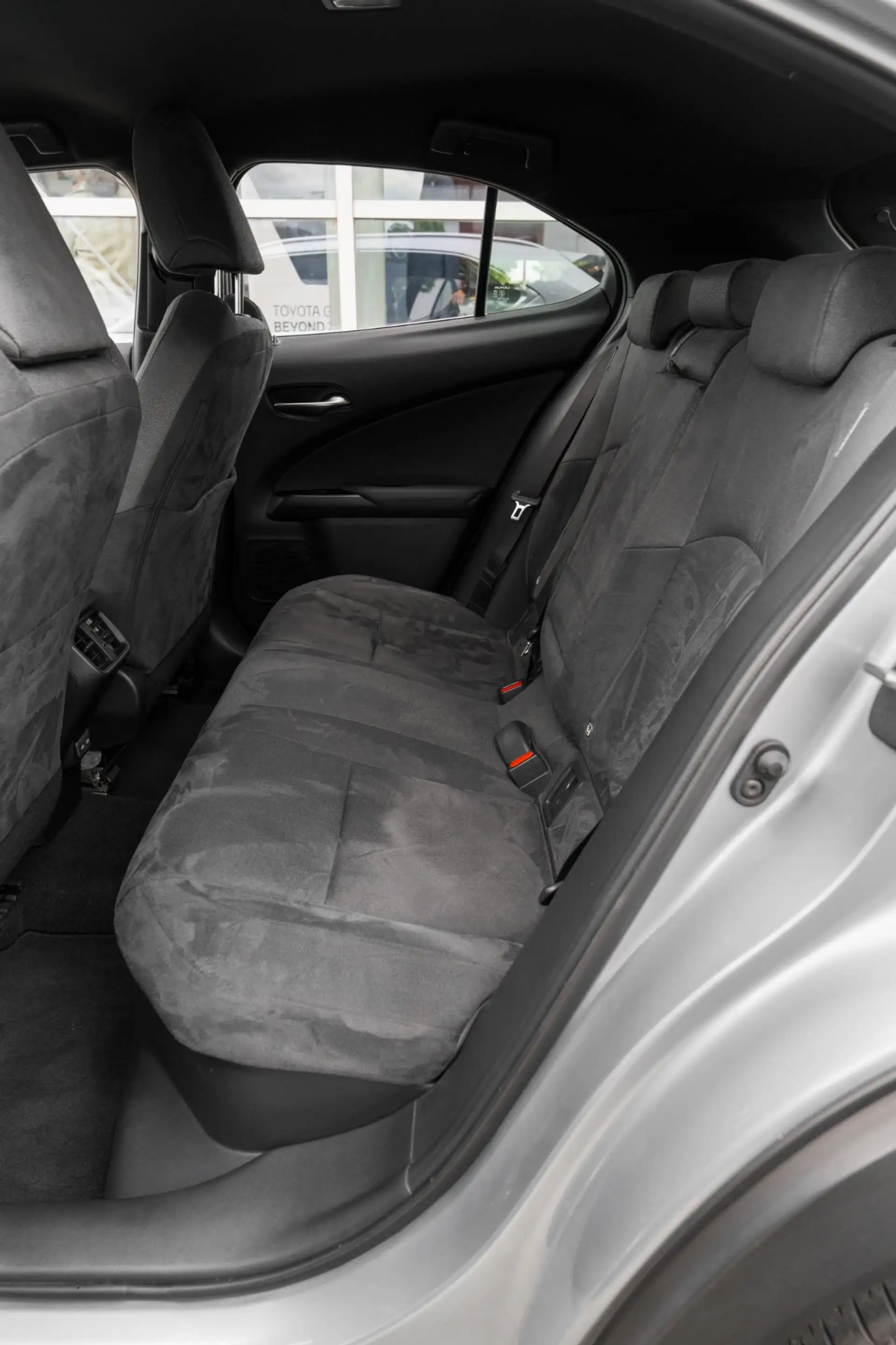 Lexus UX 250h — photo 12