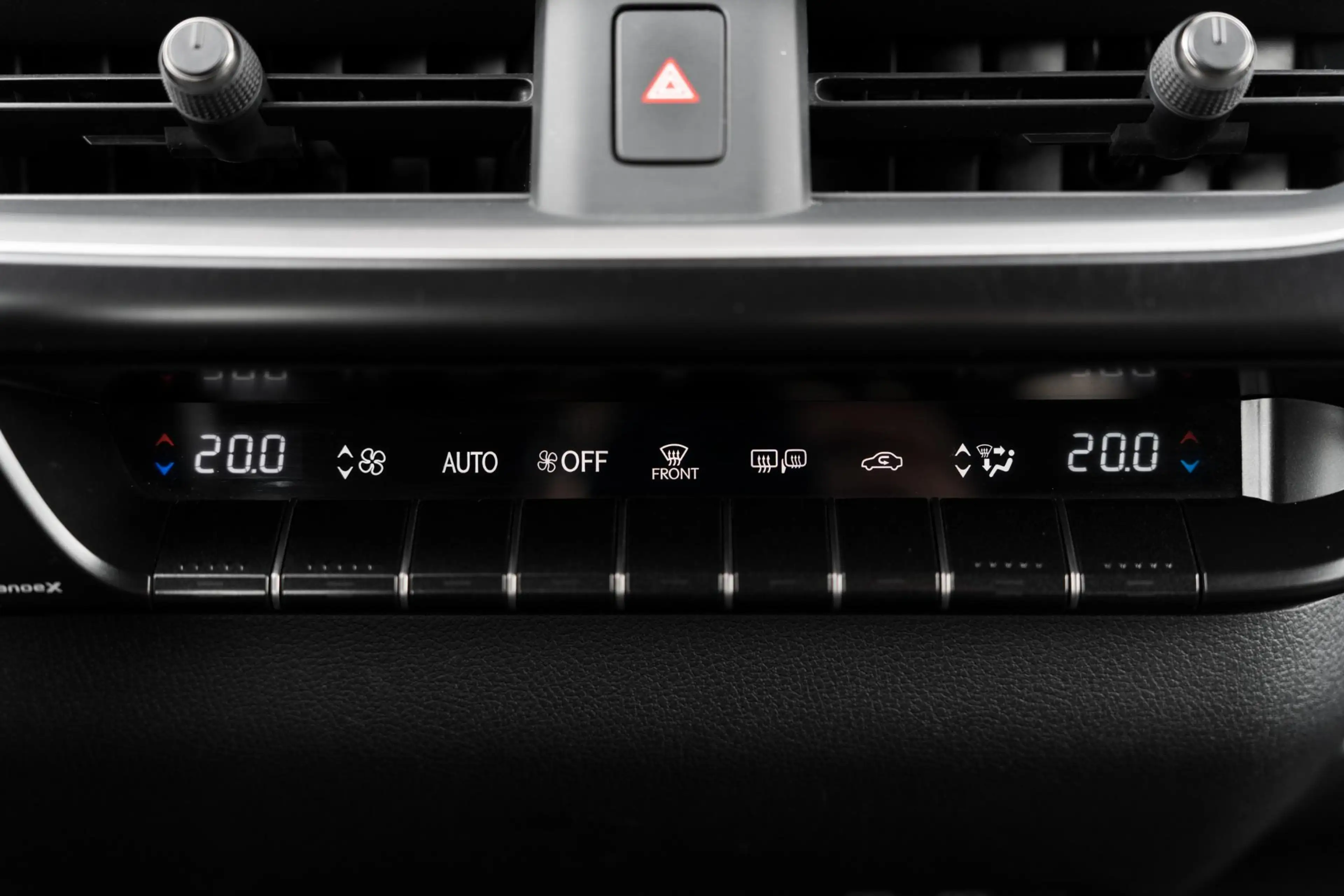 Lexus UX 250h — photo 21