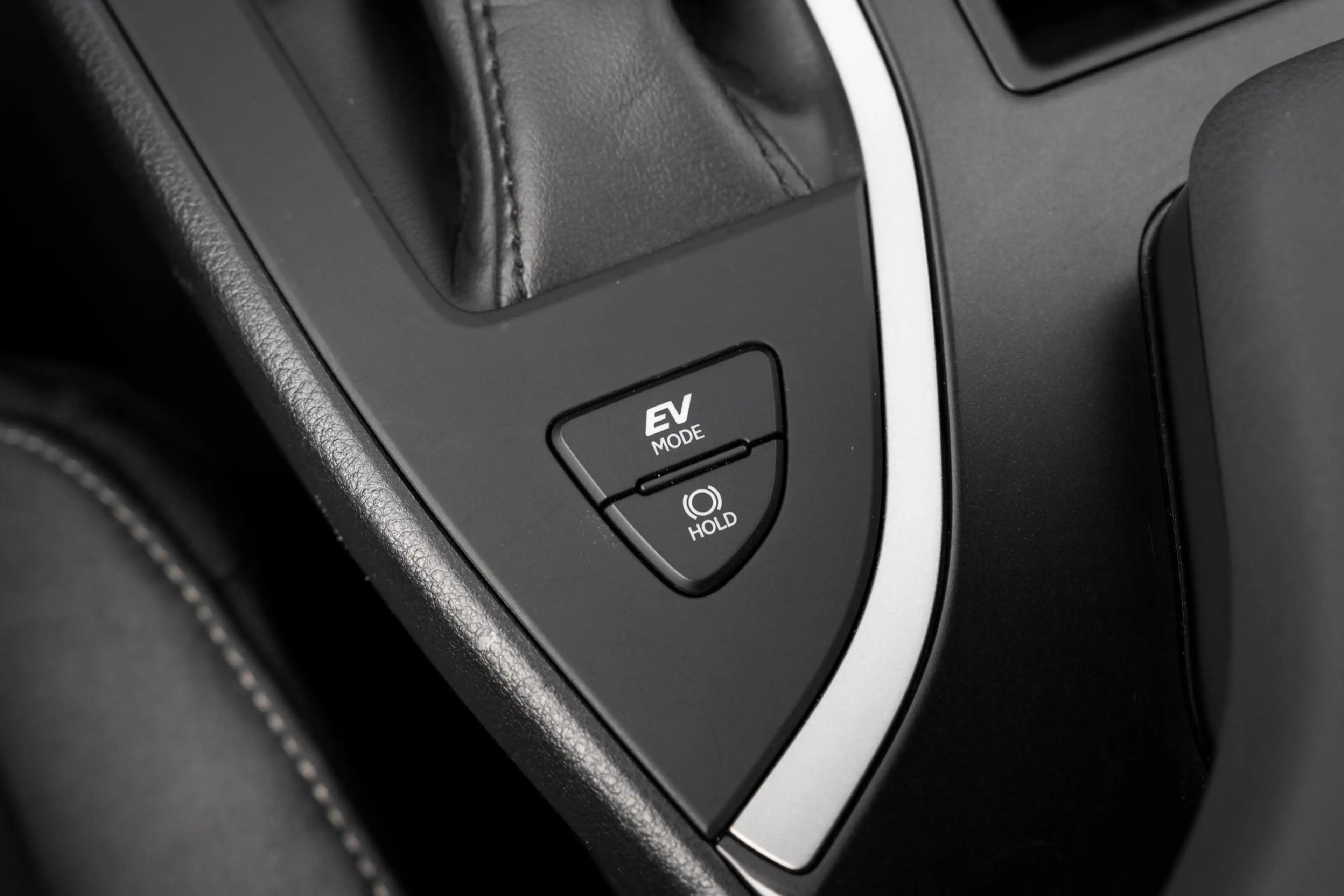 Lexus UX 250h — photo 17