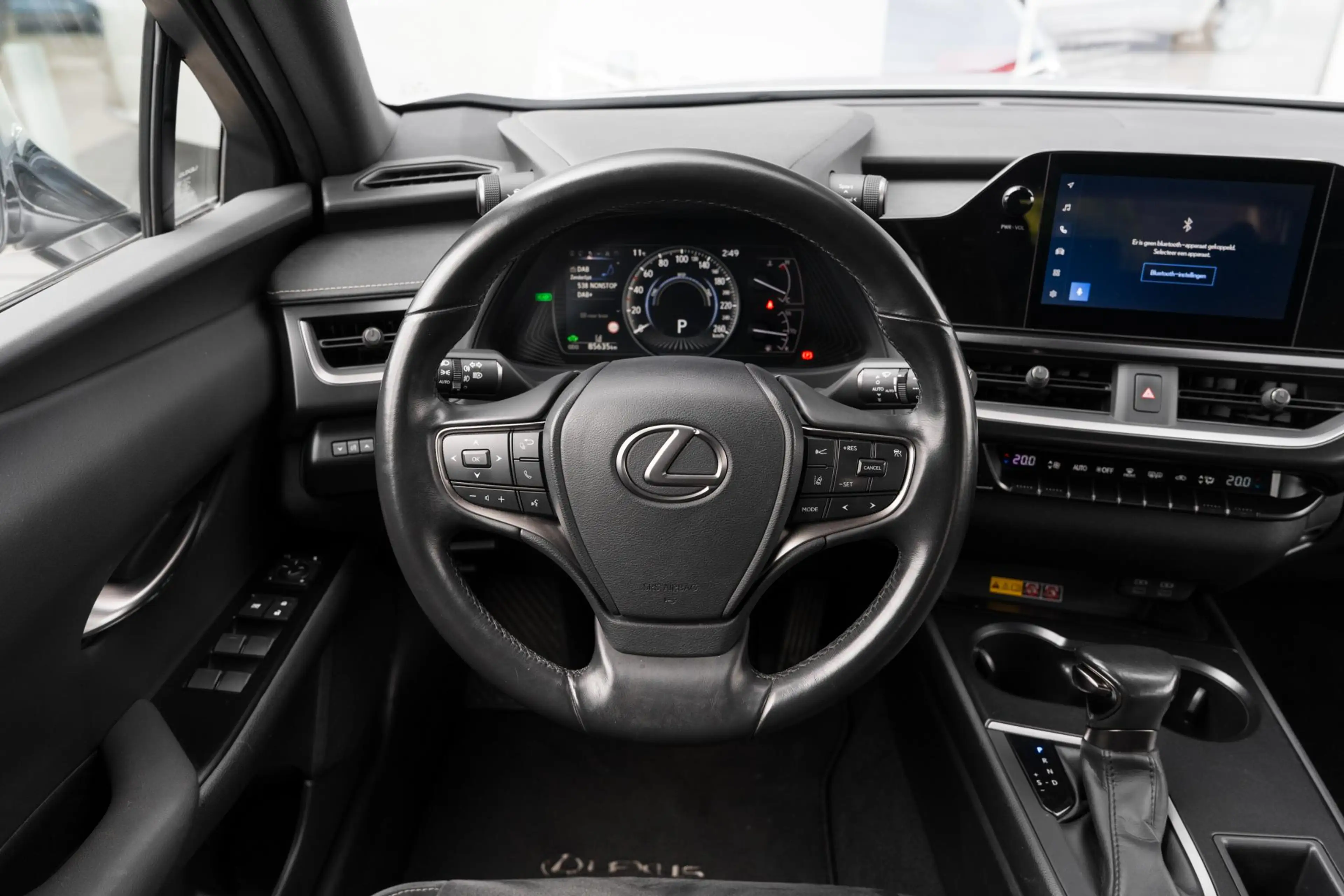 Lexus UX 250h — photo 5