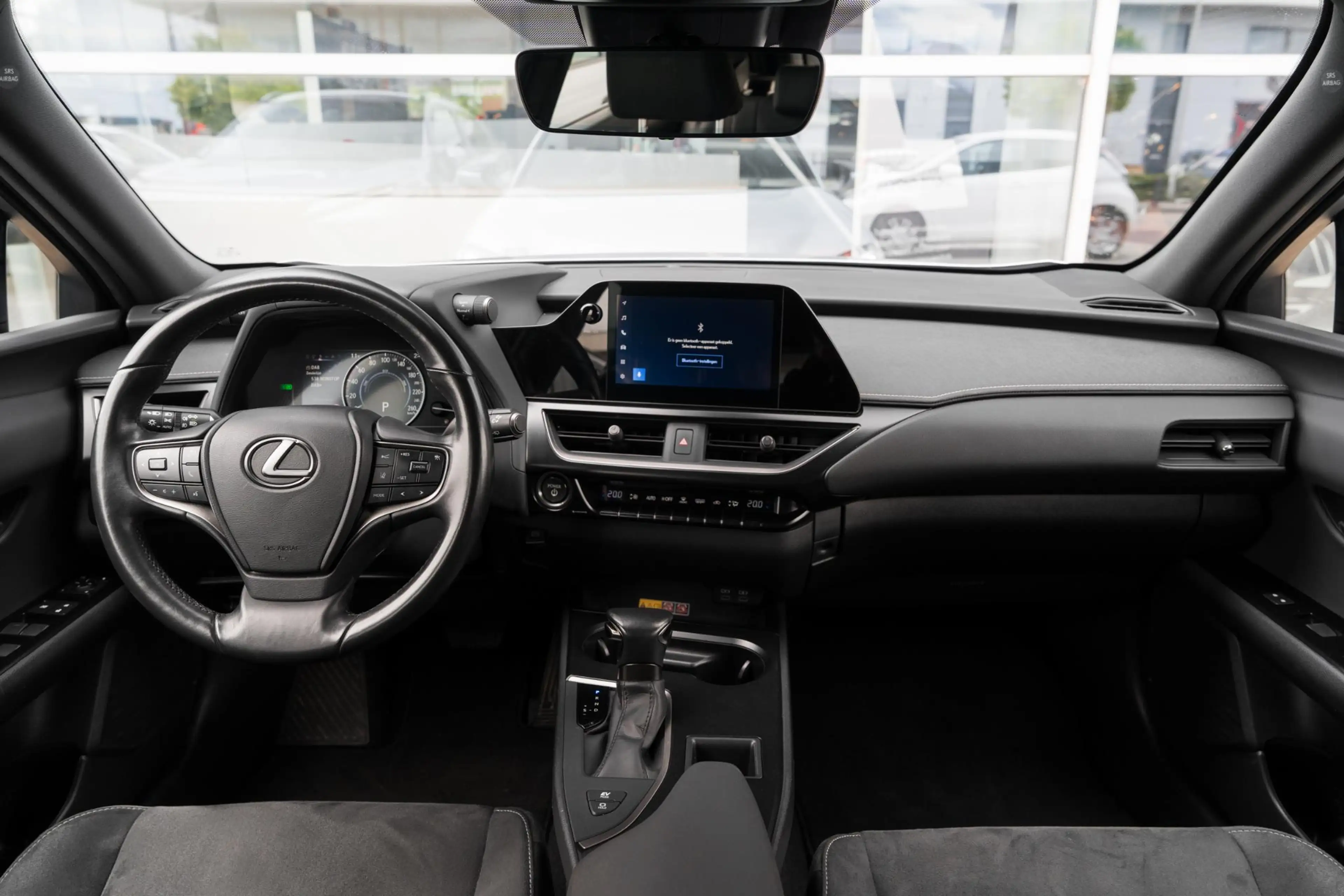 Lexus UX 250h — photo 4