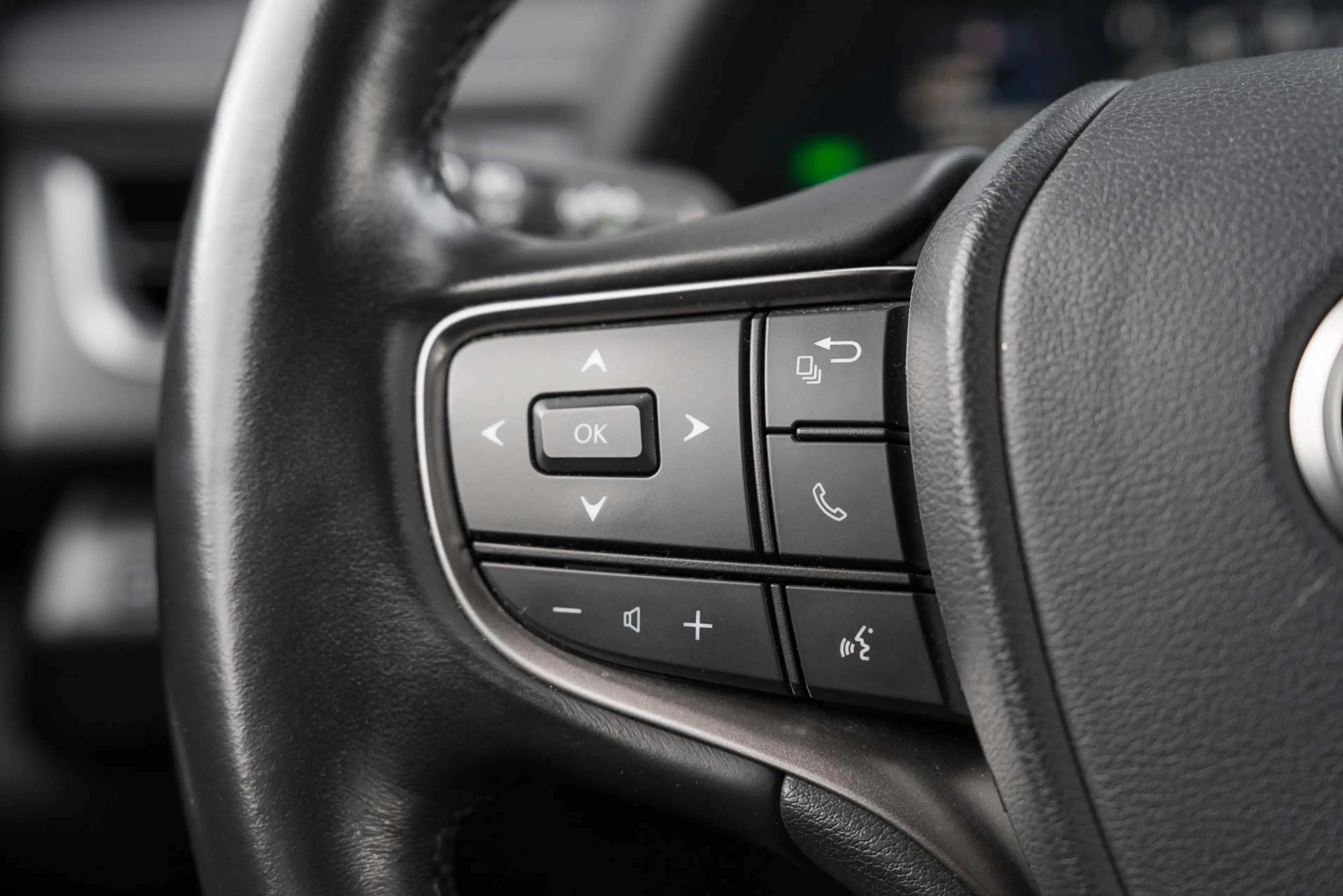 Lexus UX 250h — photo 25