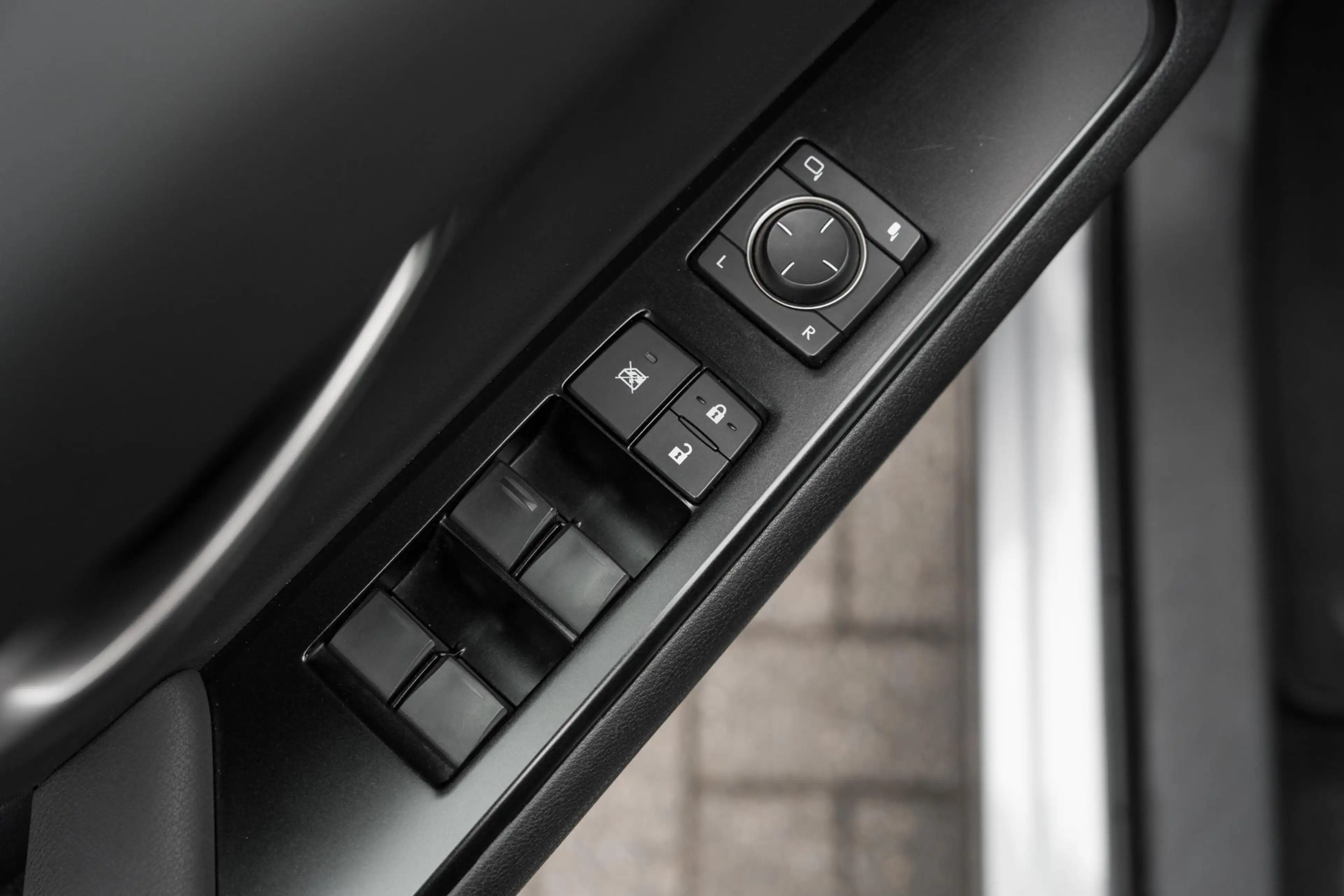 Lexus UX 250h — photo 29