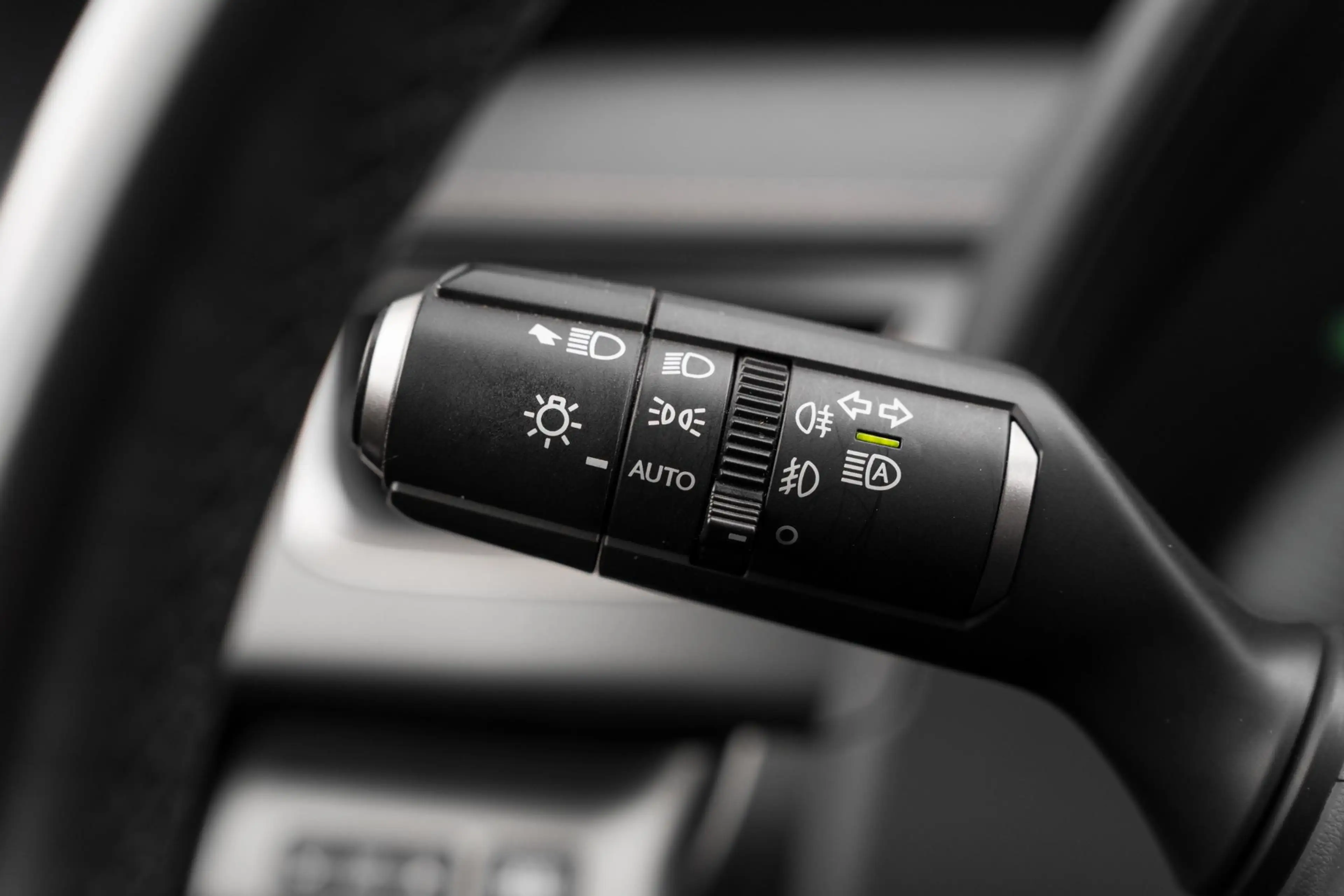 Lexus UX 250h — photo 27