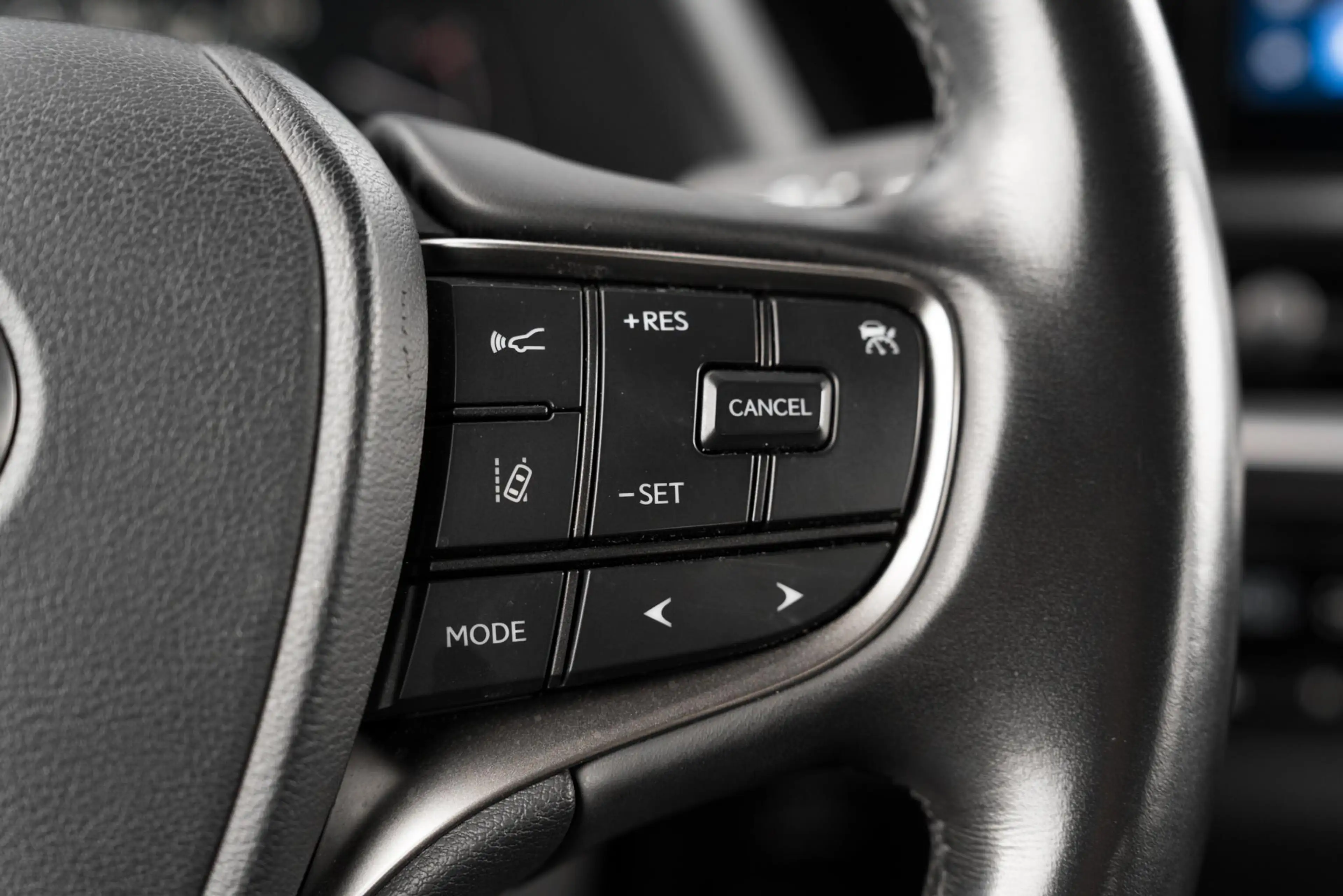 Lexus UX 250h — photo 26