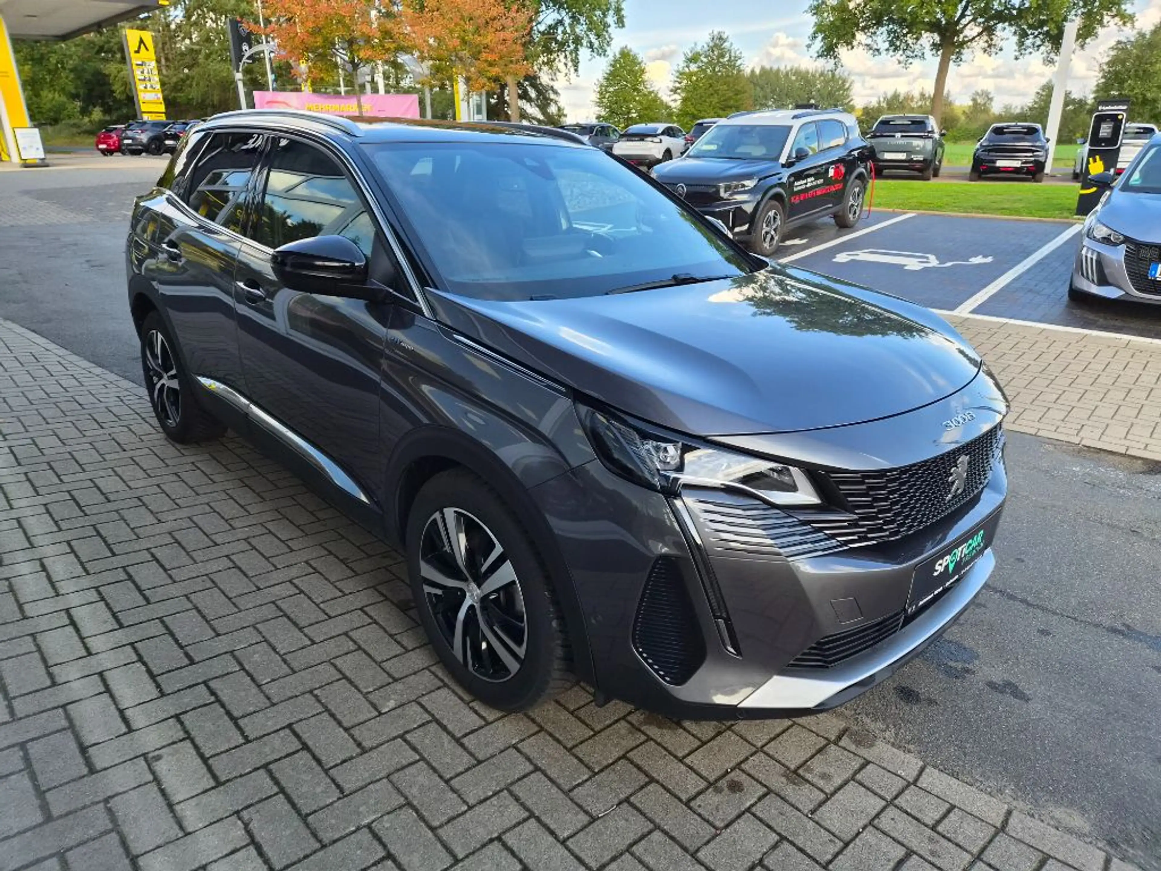 Peugeot 3008 Hybrid 225 e-EAT8 GT KAMERA+NAVI+LED+ACC+KEYLESS — photo 3