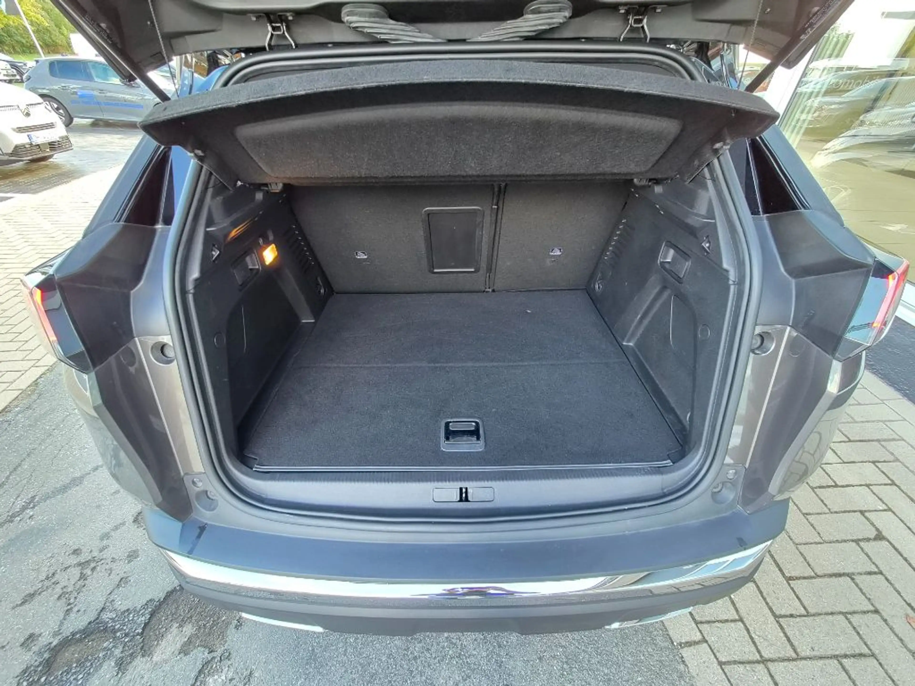 Peugeot 3008 Hybrid 225 e-EAT8 GT KAMERA+NAVI+LED+ACC+KEYLESS — photo 11