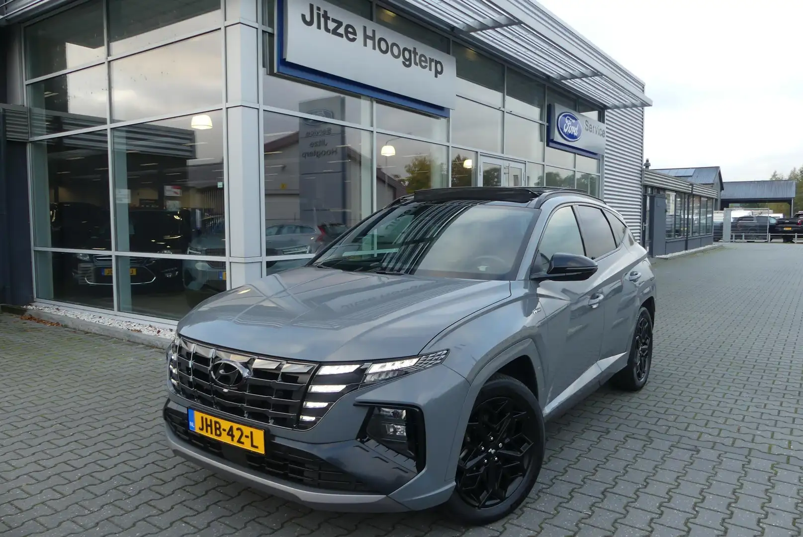 Hyundai TUCSON 1.6 T-GDI PHEV N Line Sky 4WD PANO, MEMORY, 360° C Grijs - 2