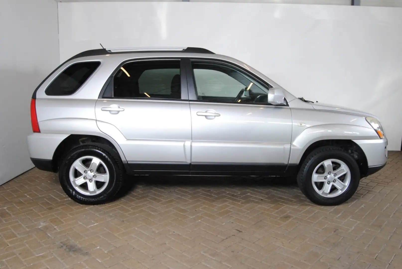 Kia Sportage 2.0 CVVT X-ecutive Gris - 2
