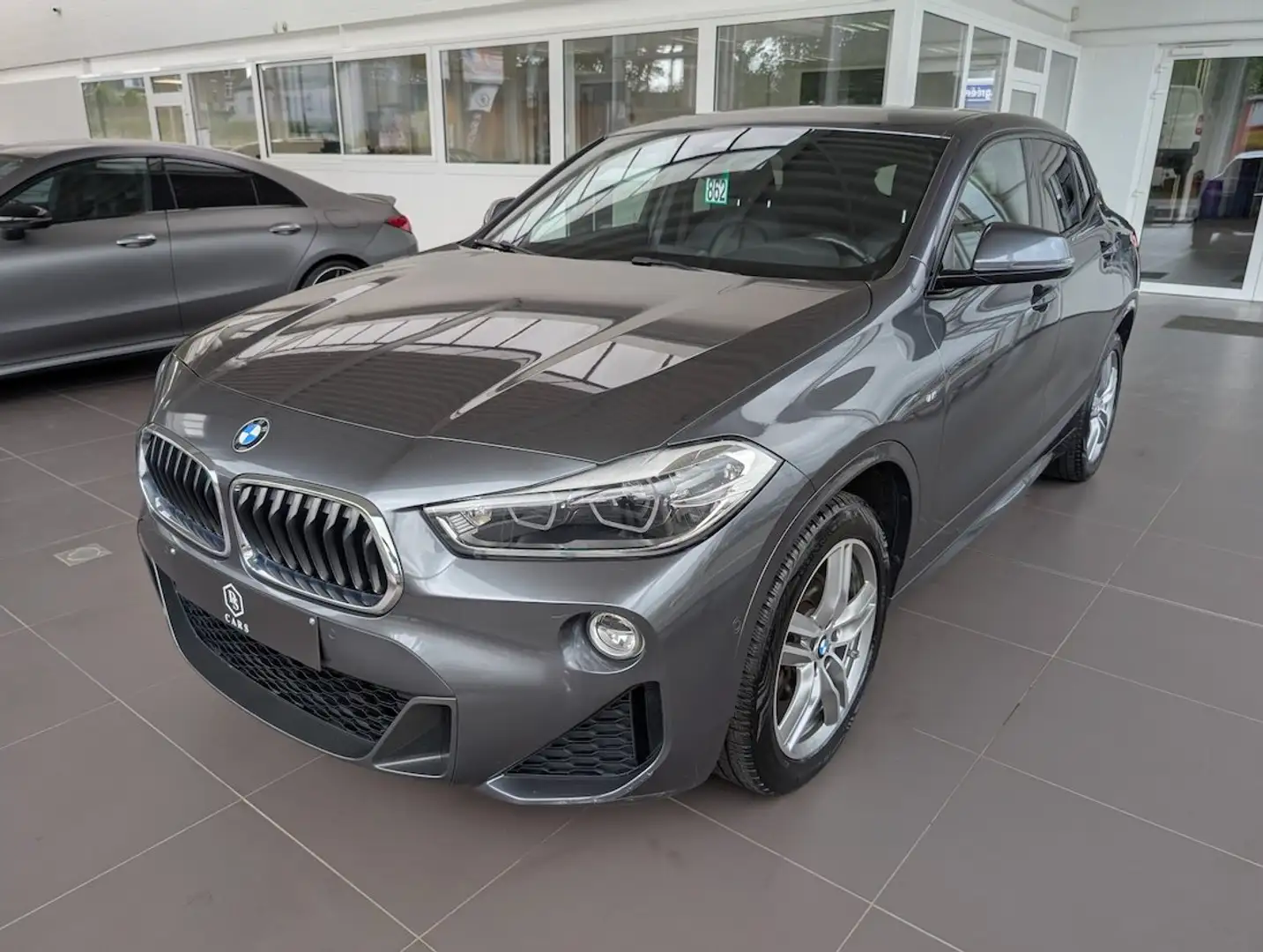 BMW X2 1.5i *** GARANTIE + PACK M + LED + CUIR + GPS *** Gris - 2