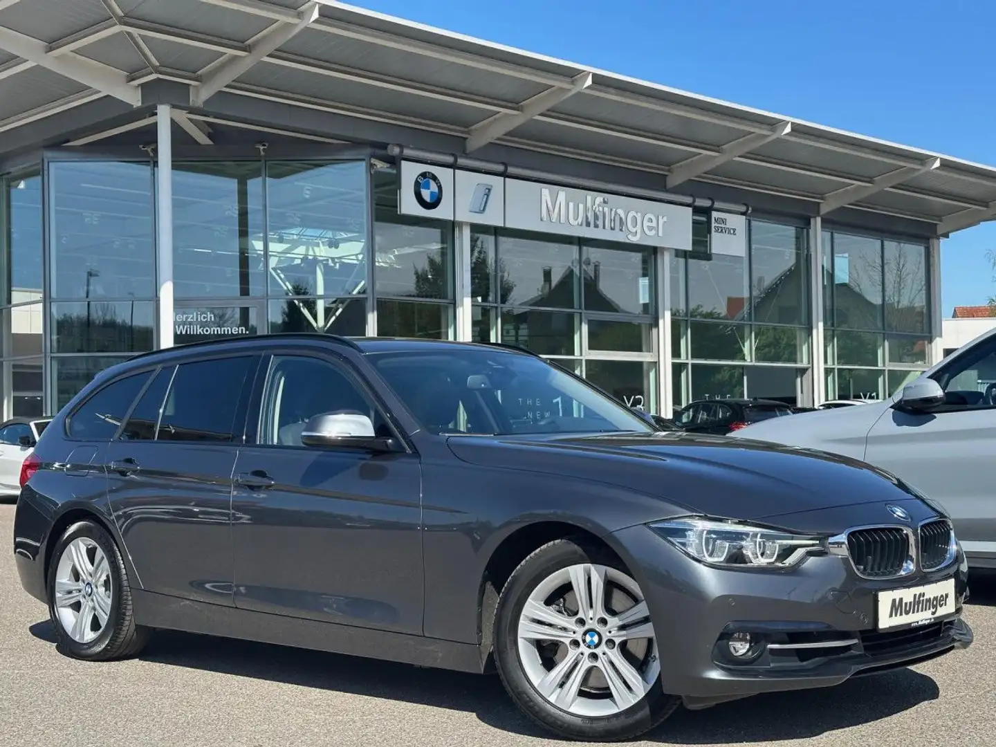 BMW 330 i T.Sport HUD Kamera PanoDach NaviProf.DrivAs Gris - 2