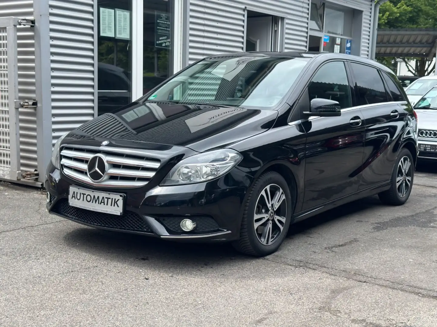 Mercedes-Benz B 200 CDI AUTOMATIK+LEDER+NAVI+PDC+AHK Černá - 1