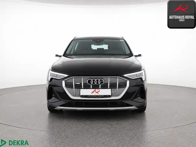 Audi E-Tron view 8