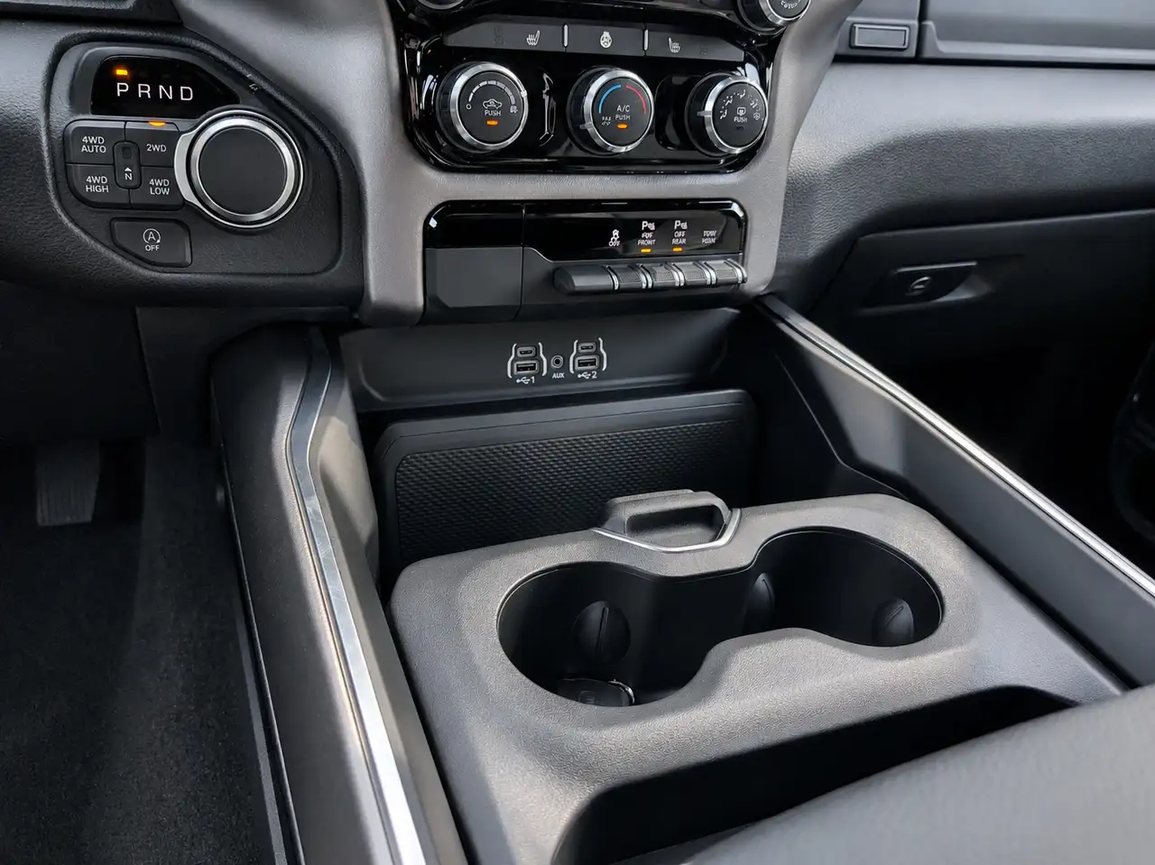 RAM 1500 снимка RAM 1500