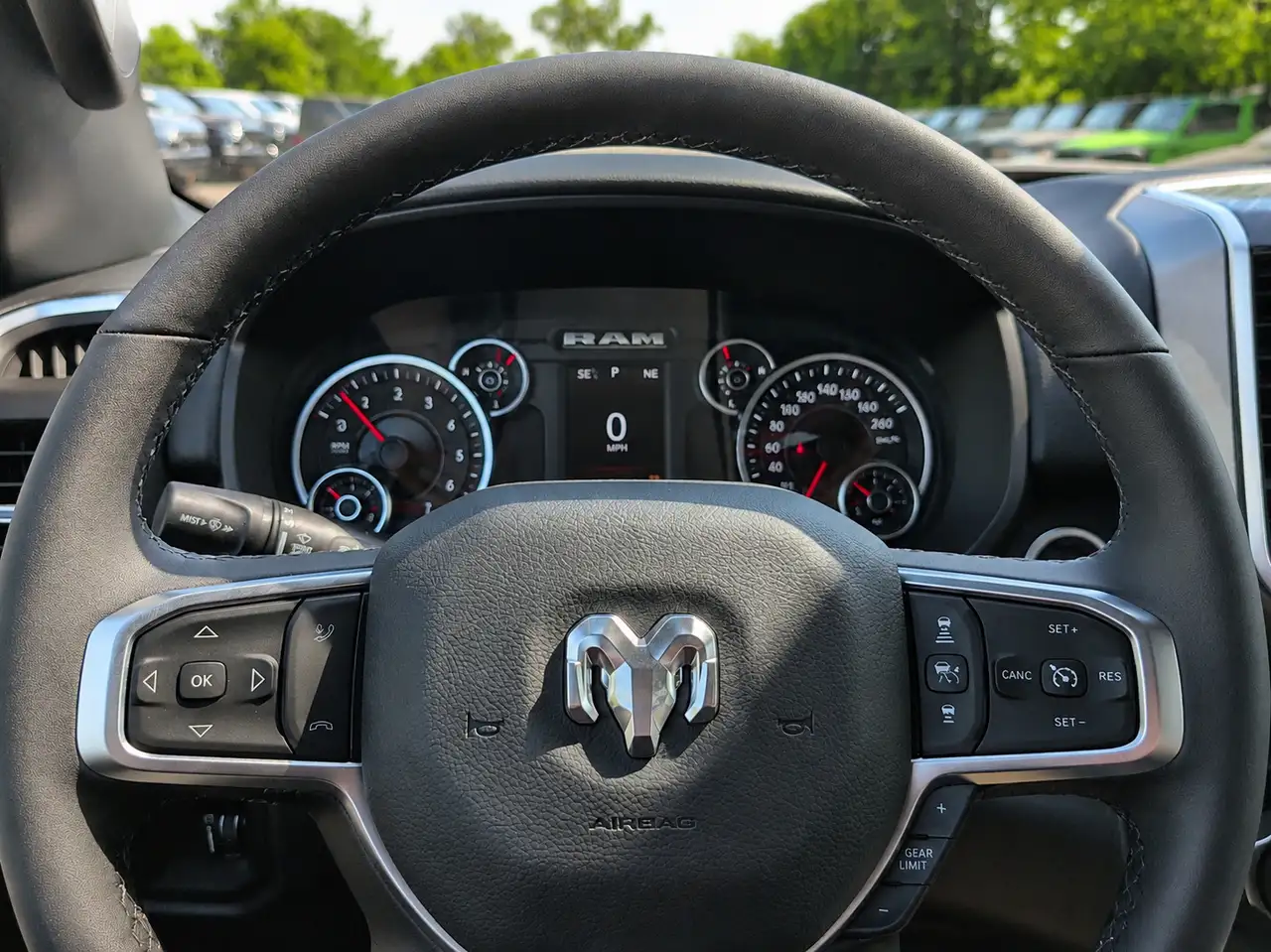 RAM 1500 снимка RAM 1500