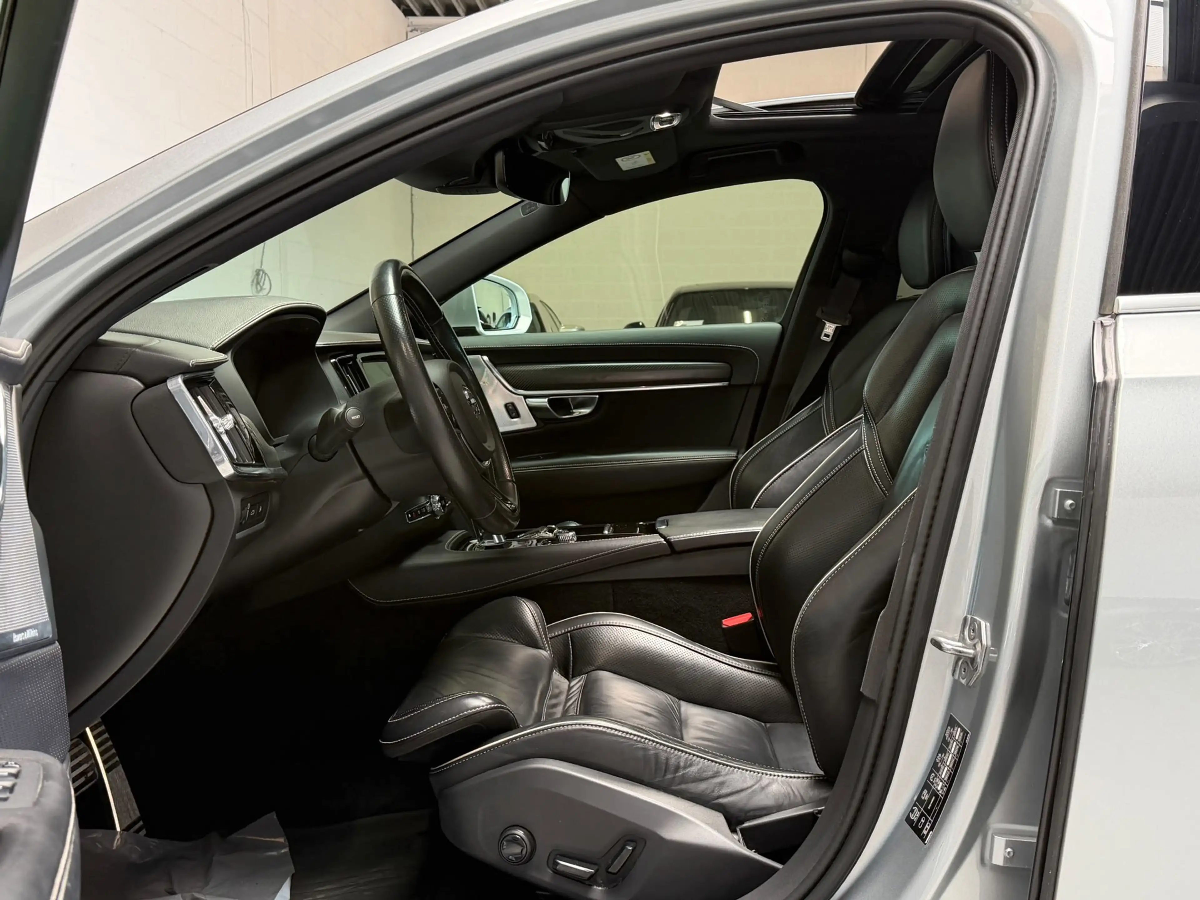 Volvo S90 2.0 T8 AWD Inscription R-Design - BOWERS & WILKINS — photo 3