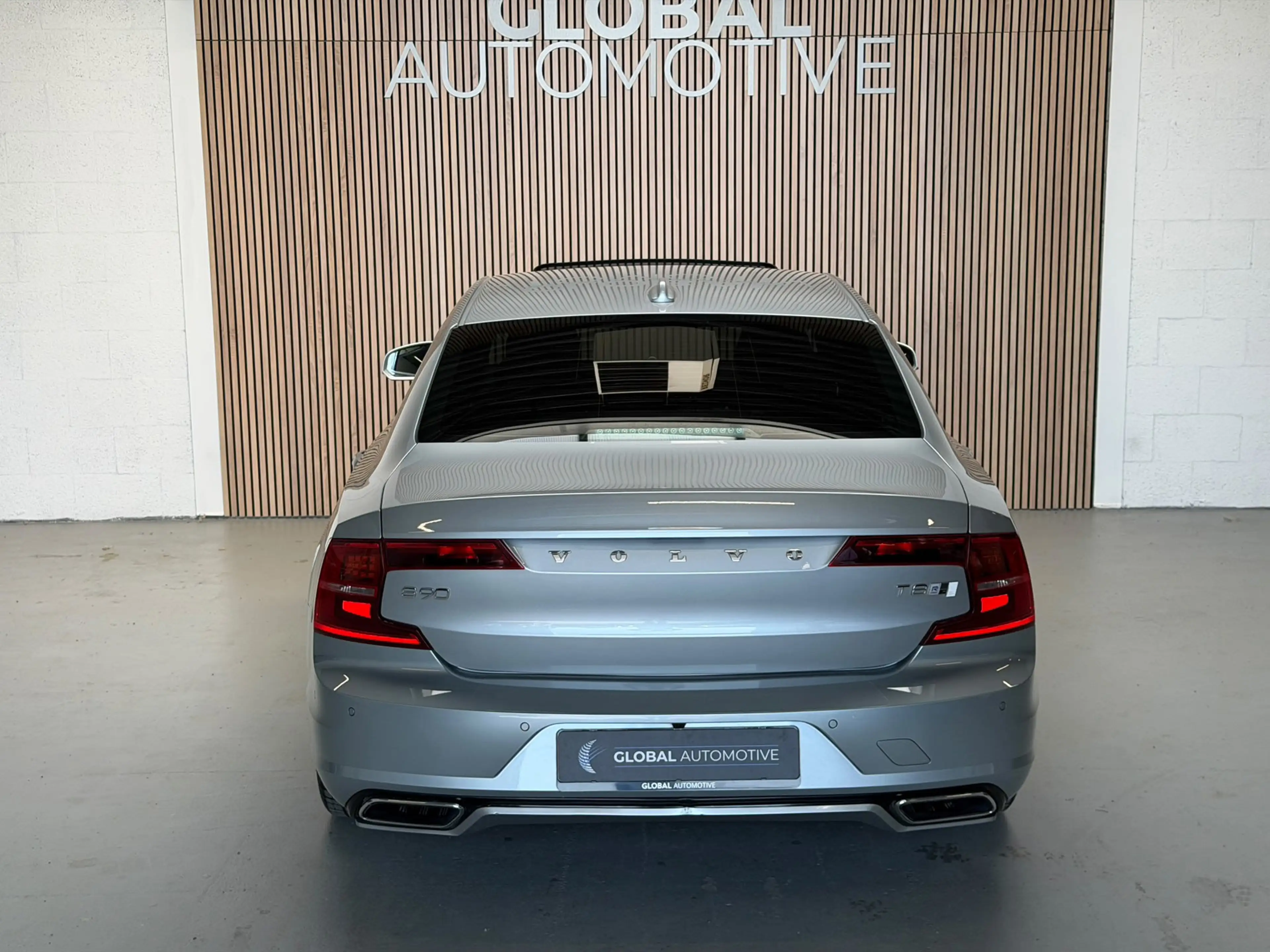Volvo S90 2.0 T8 AWD Inscription R-Design - BOWERS & WILKINS — photo 4