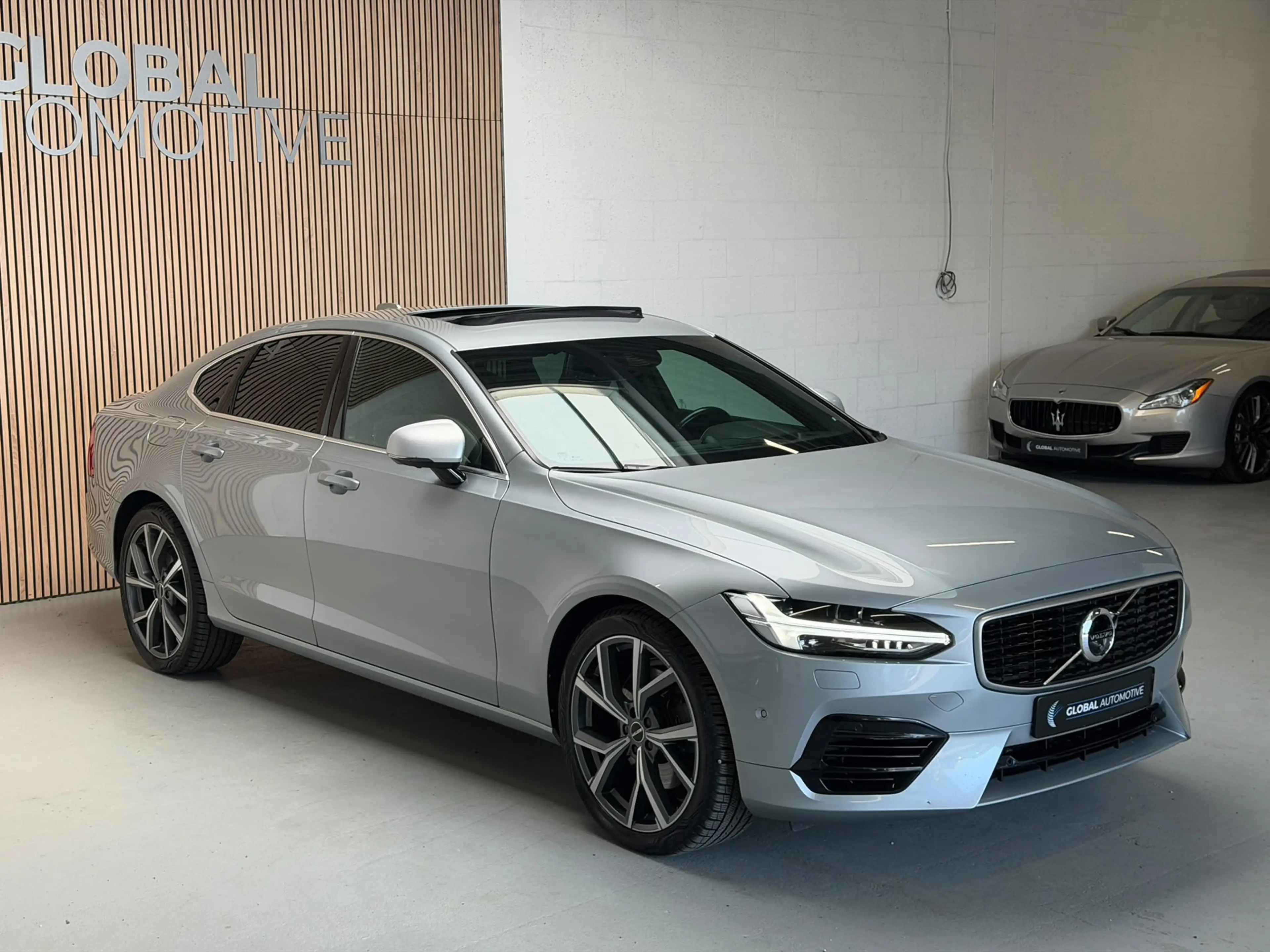 Volvo S90 2.0 T8 AWD Inscription R-Design - BOWERS & WILKINS — photo 2