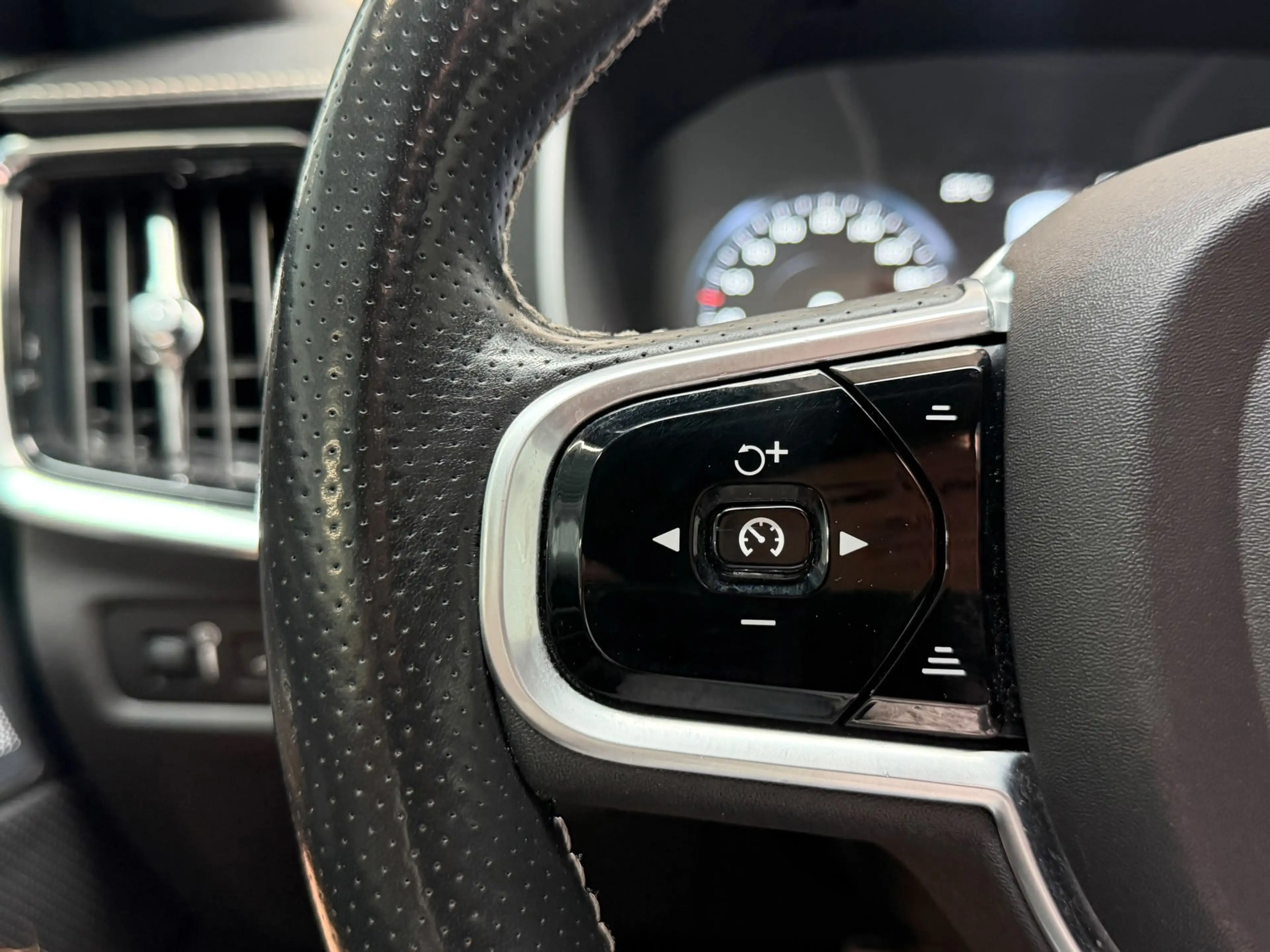 Volvo S90 2.0 T8 AWD Inscription R-Design - BOWERS & WILKINS — photo 6