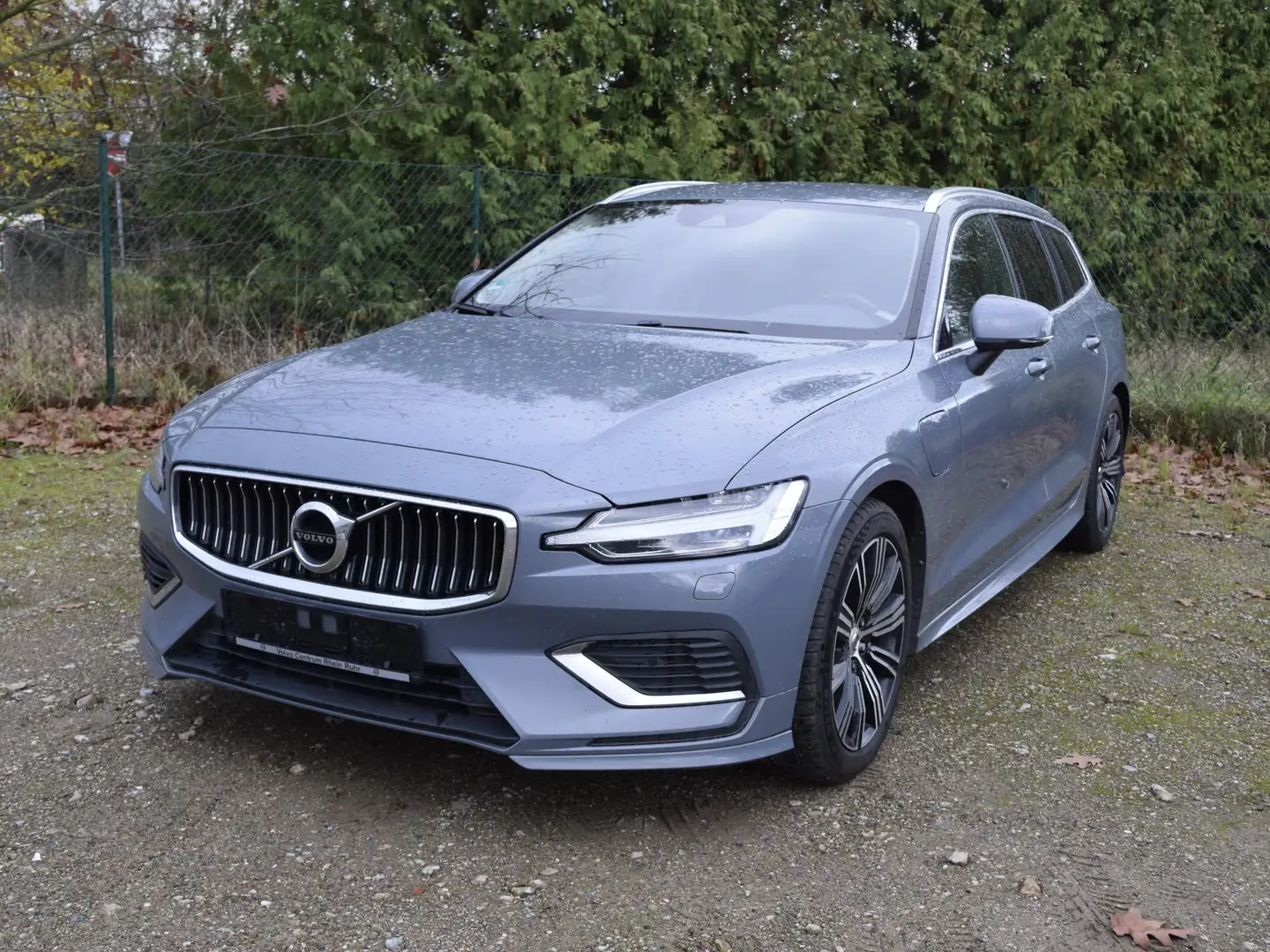 Volvo V60 Inscription Recharge Plug-In Hybrid AWD Grau - 2