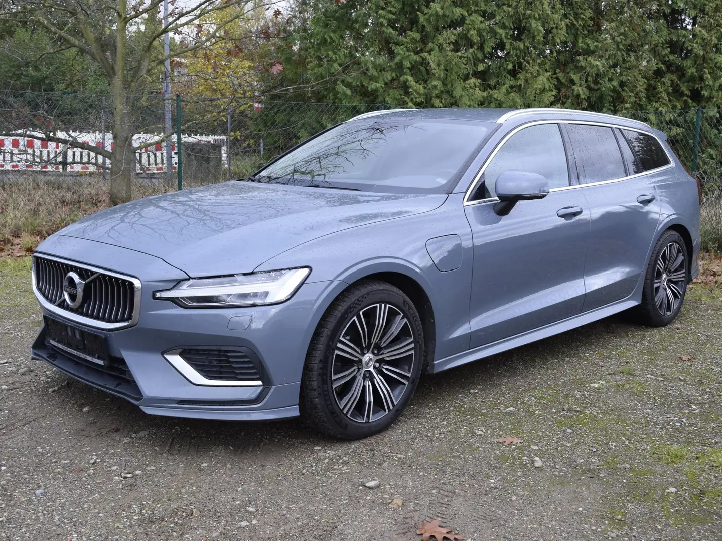 Volvo V60 Inscription Recharge Plug-In Hybrid AWD Grau - 1