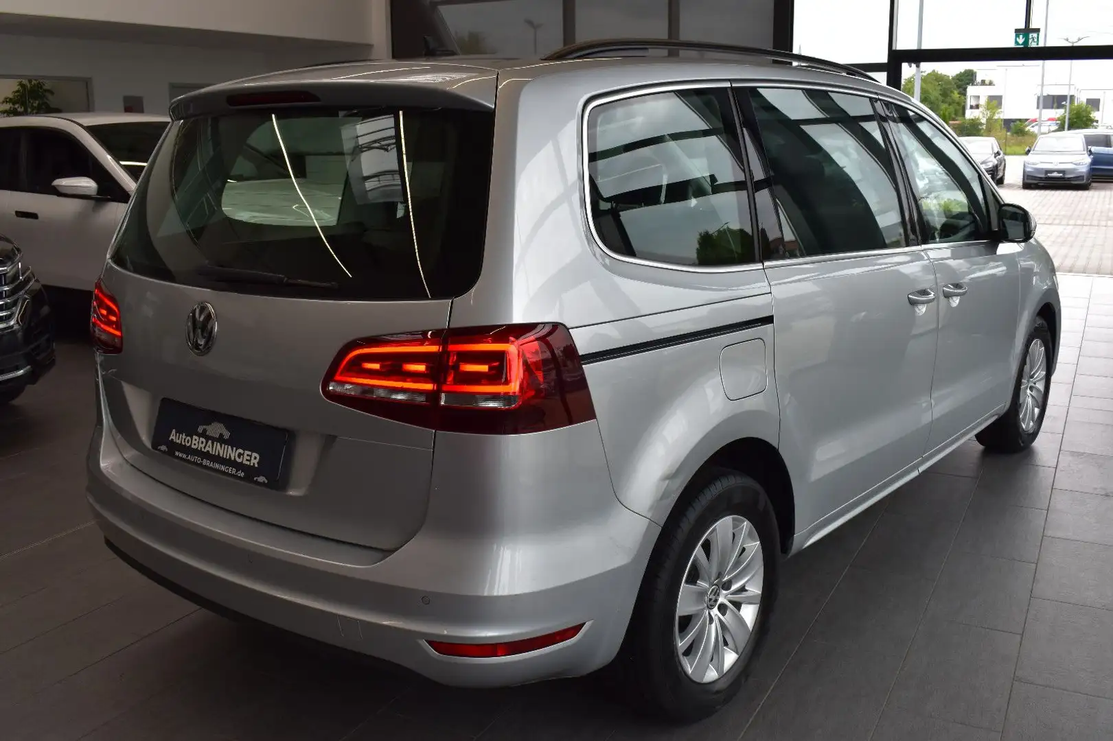 Volkswagen Sharan 2.0TDI DSG Comfortline Navi3D~ACC~RFKam. Plateado - 2