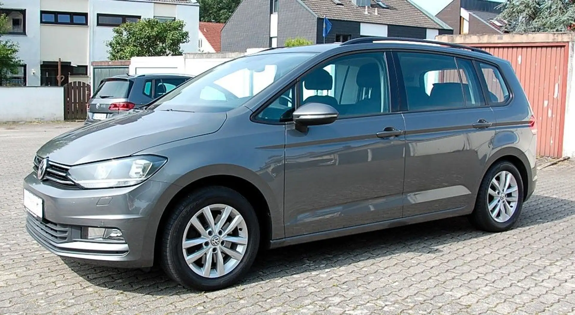 Volkswagen Touran 1.6 TDI SCR Trendline BMT 7-Sitzer Gris - 1