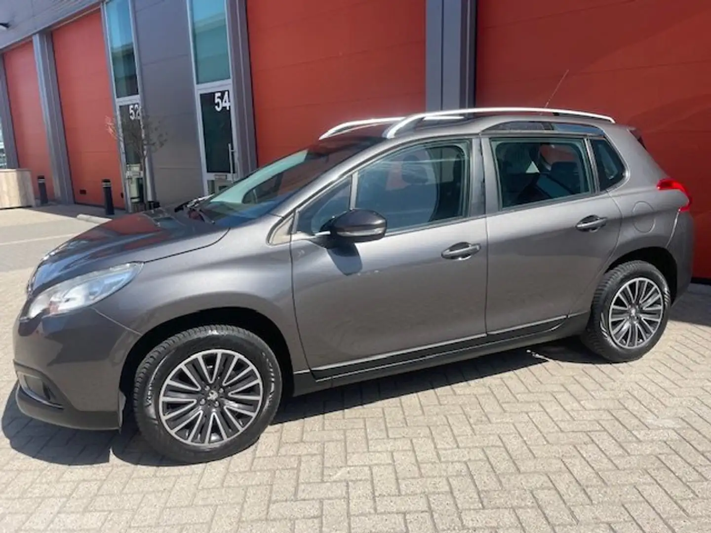 Peugeot 2008 1.2 PureTech Active Grijs - 2