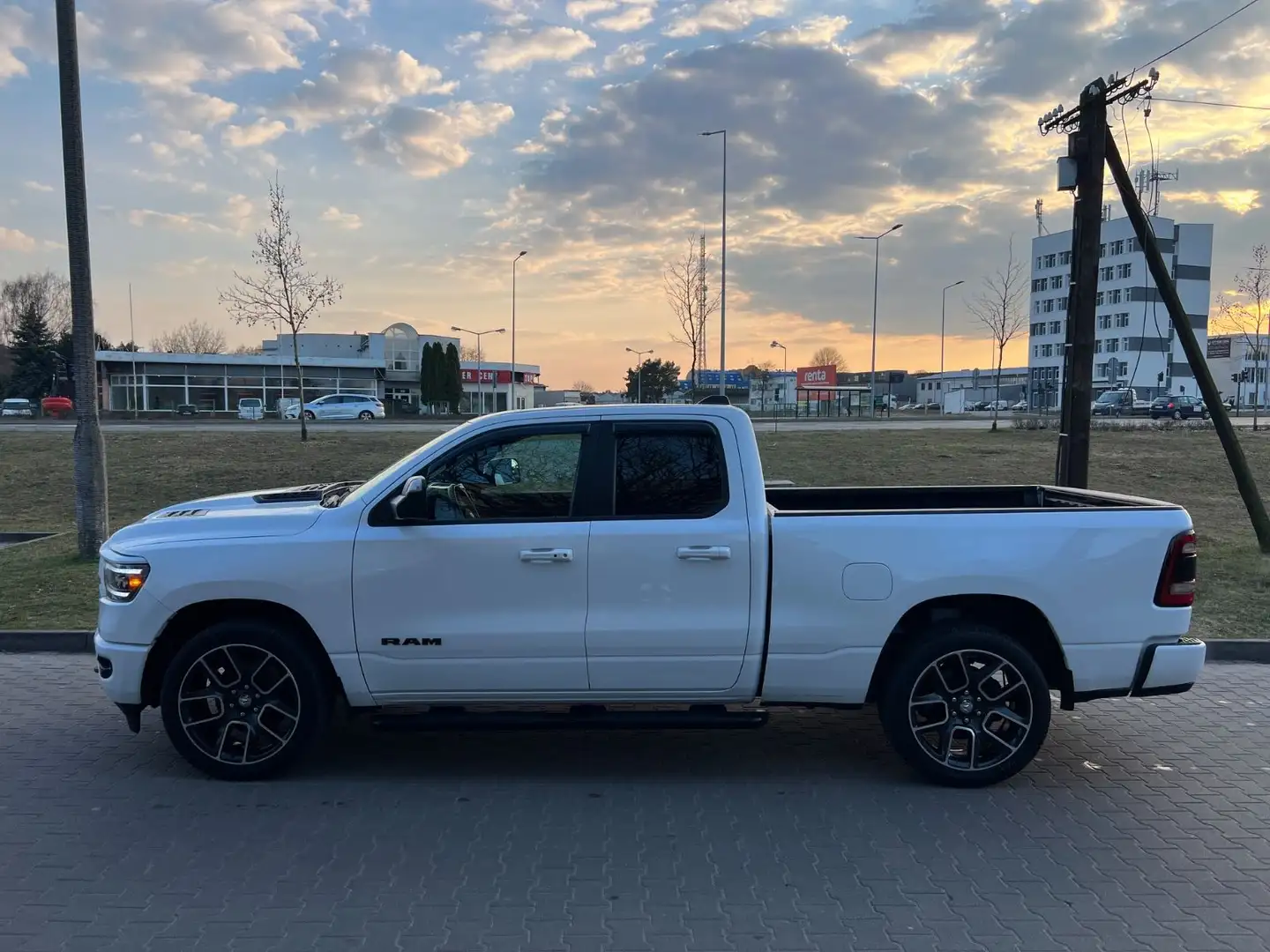 Dodge RAM Sport 1500  5,7 HEMi*FULL LED*NAV*KAM*ALPINE Weiß - 2